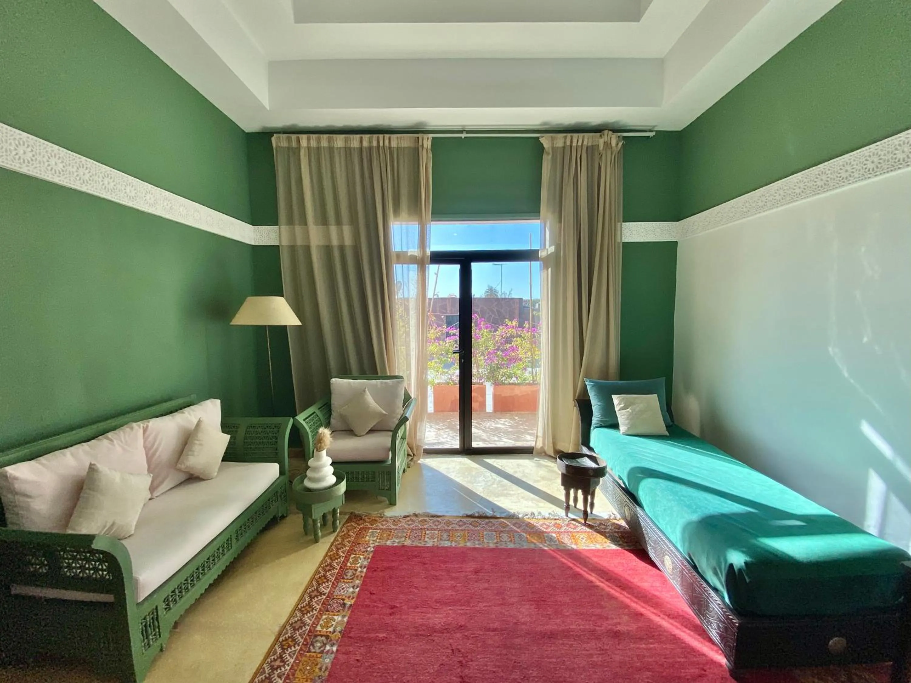 Living room, Bed in La Villa Des Golfs & PinkCactus