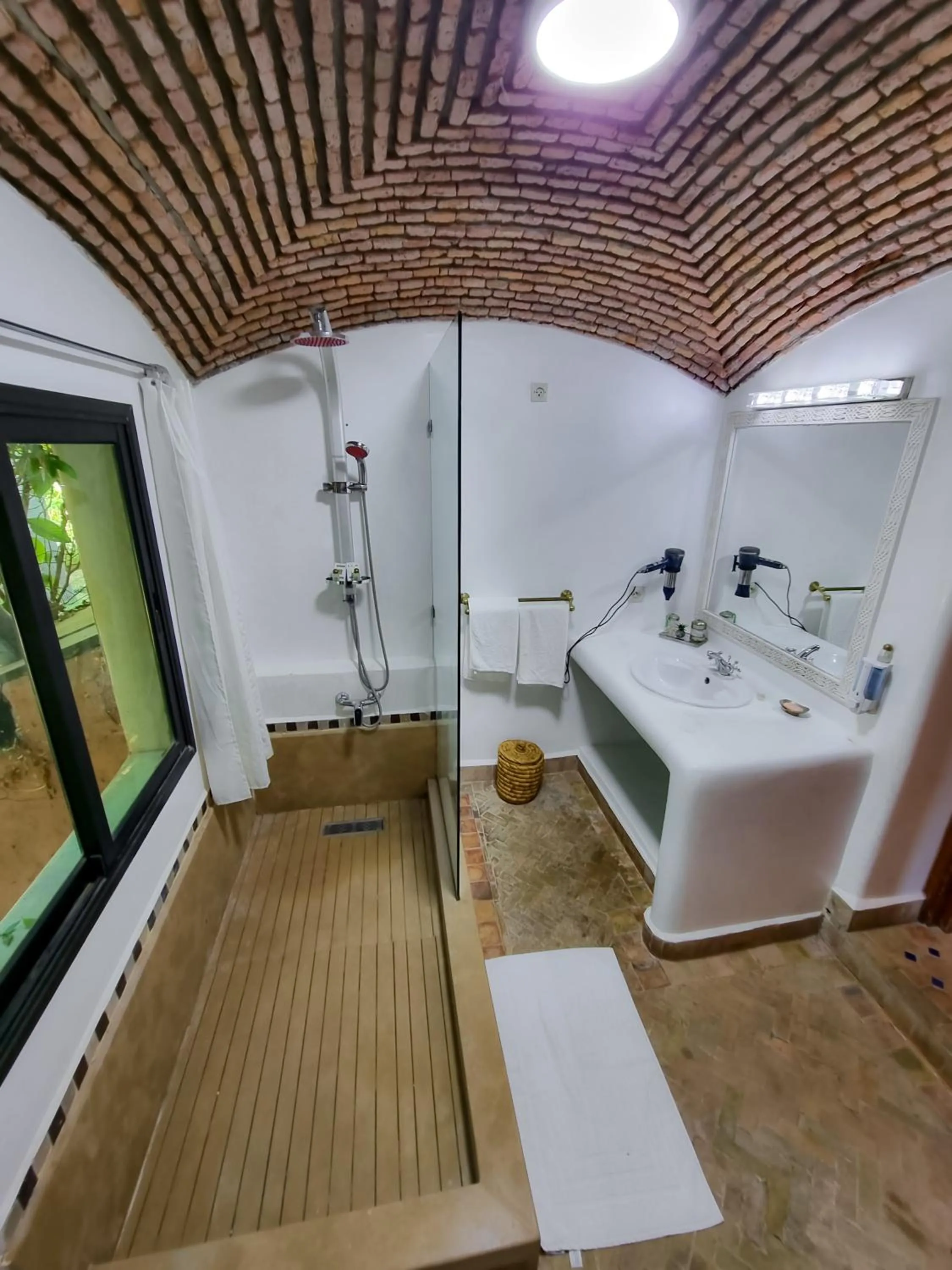 Shower in La Villa Des Golfs & PinkCactus