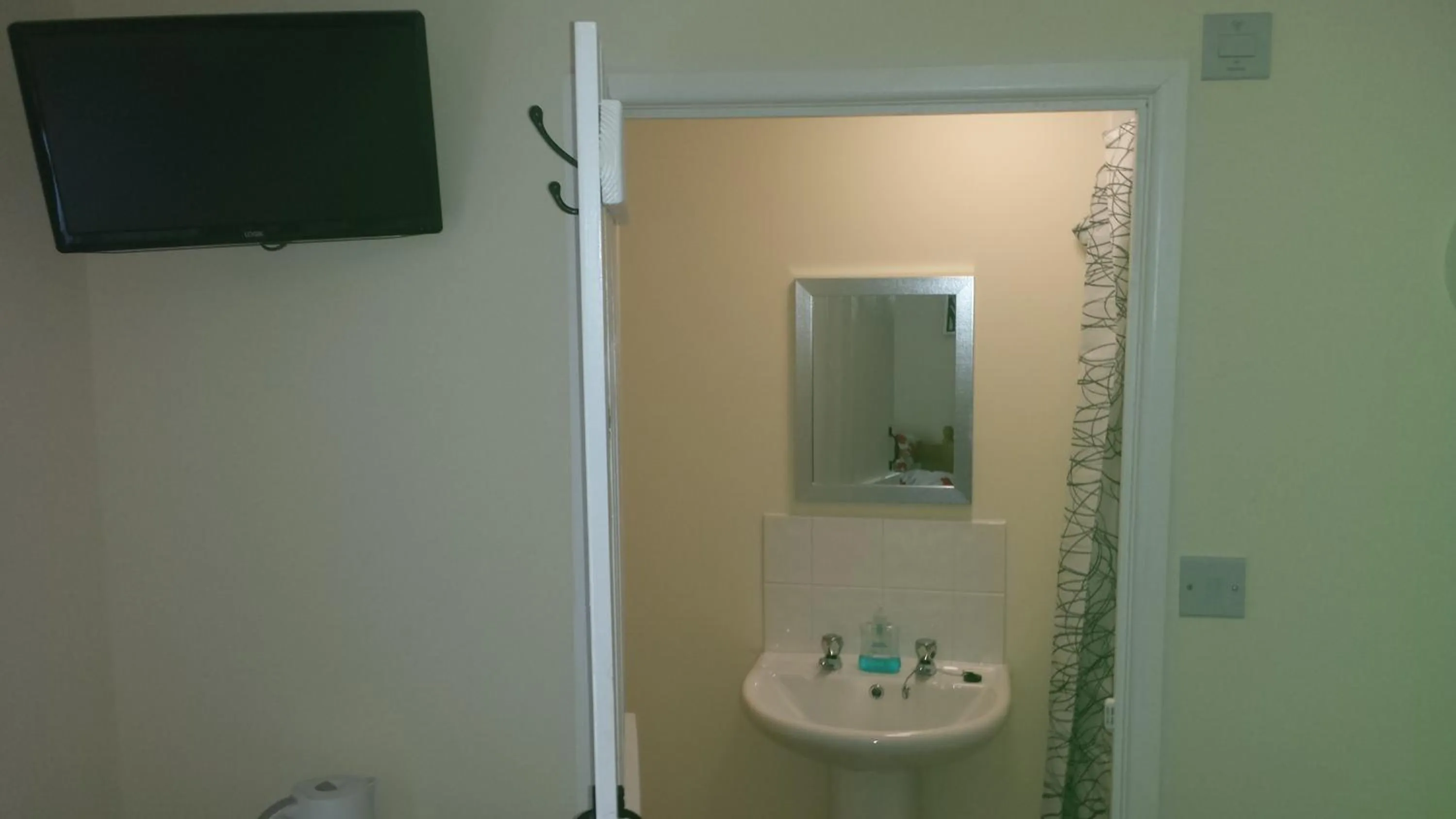 Bathroom in Hathway House Accommodation