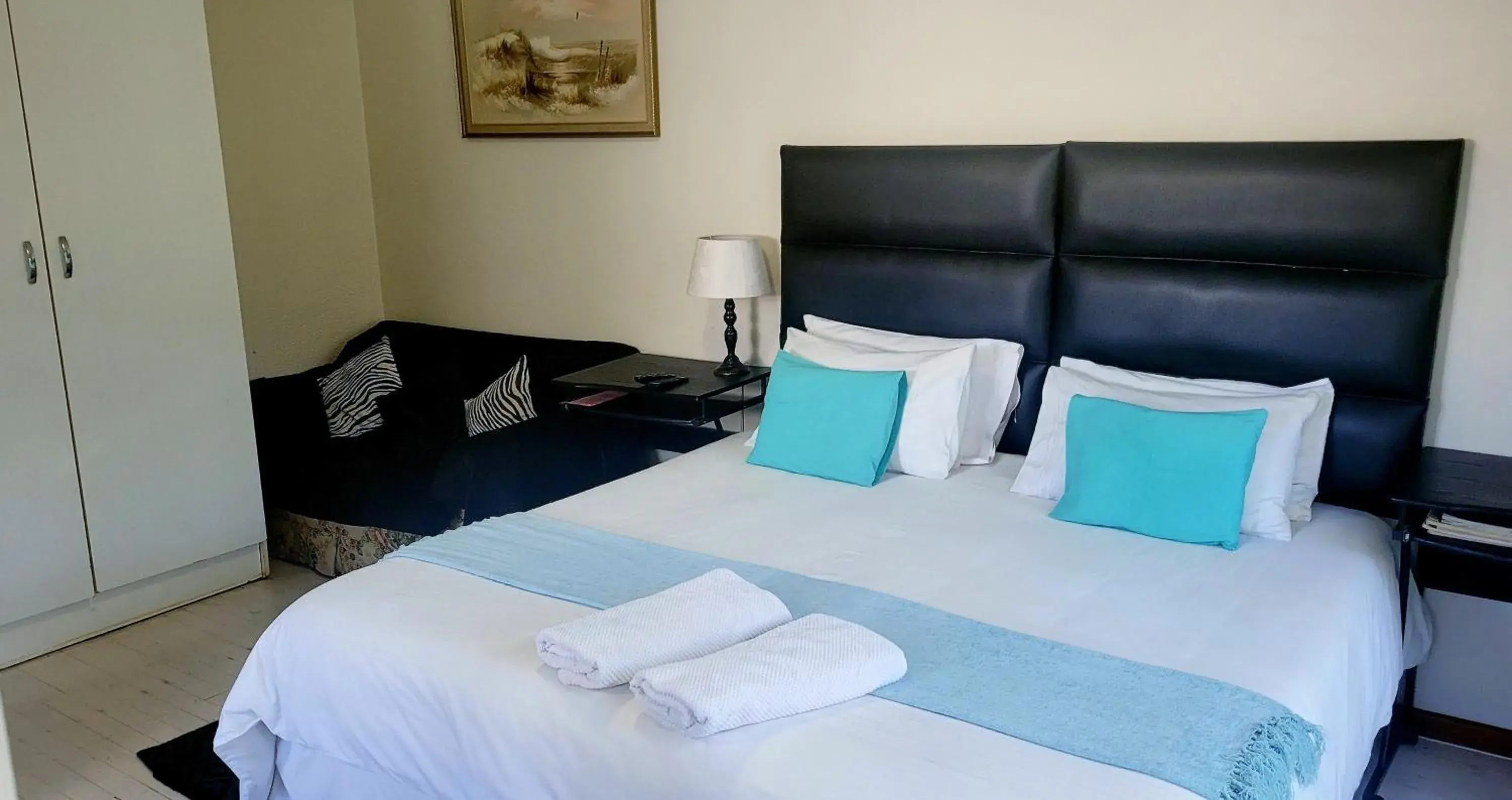 Bed in Kennington Palms B&B/Self Catering Bed in Kennington Palms B&B/Self Catering