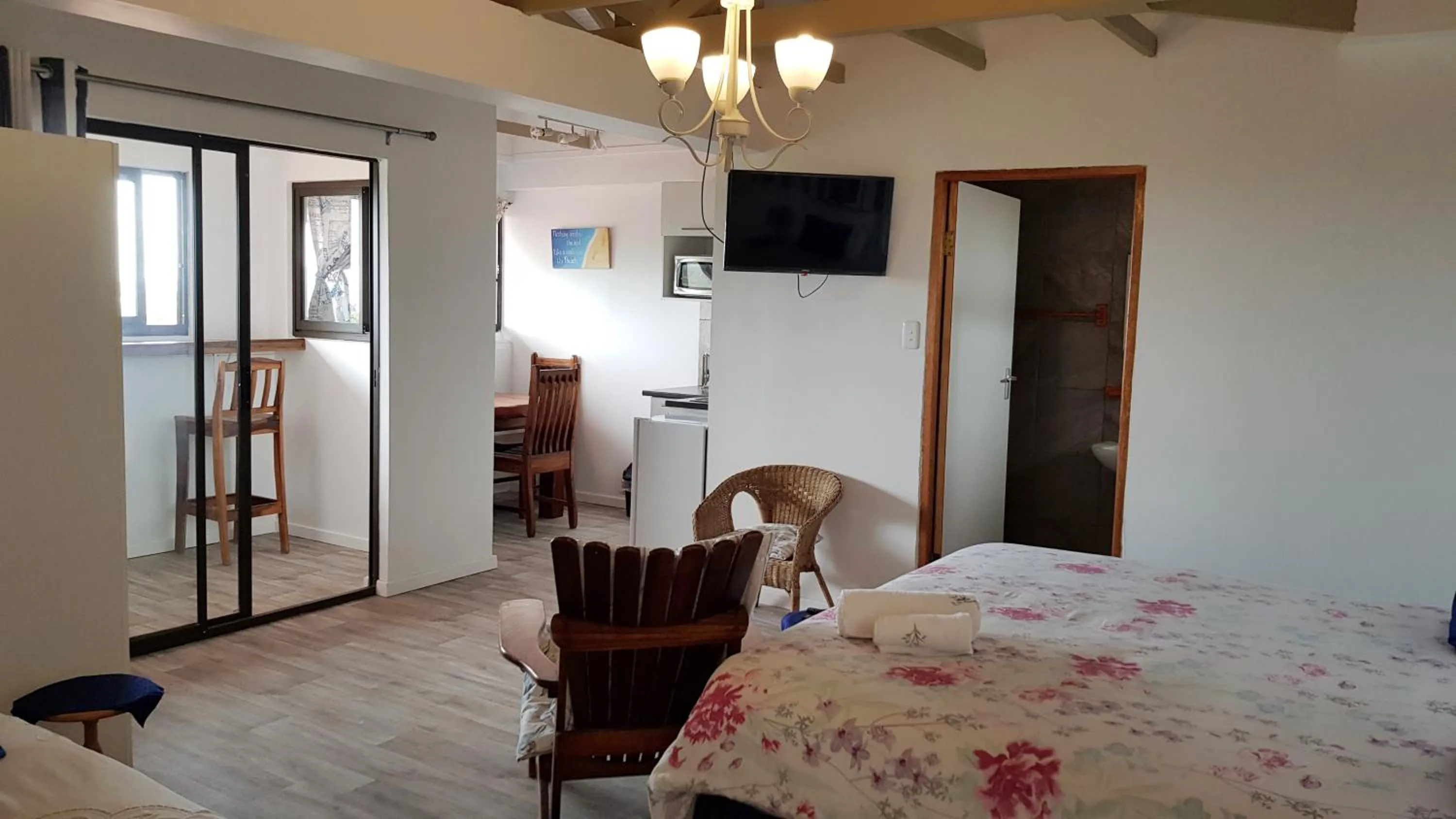 Balcony/Terrace, Bed in Hoylake Inn