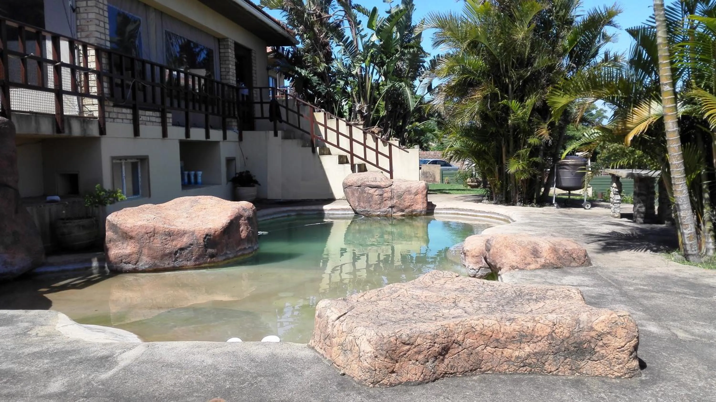 Patio in Hoylake Inn