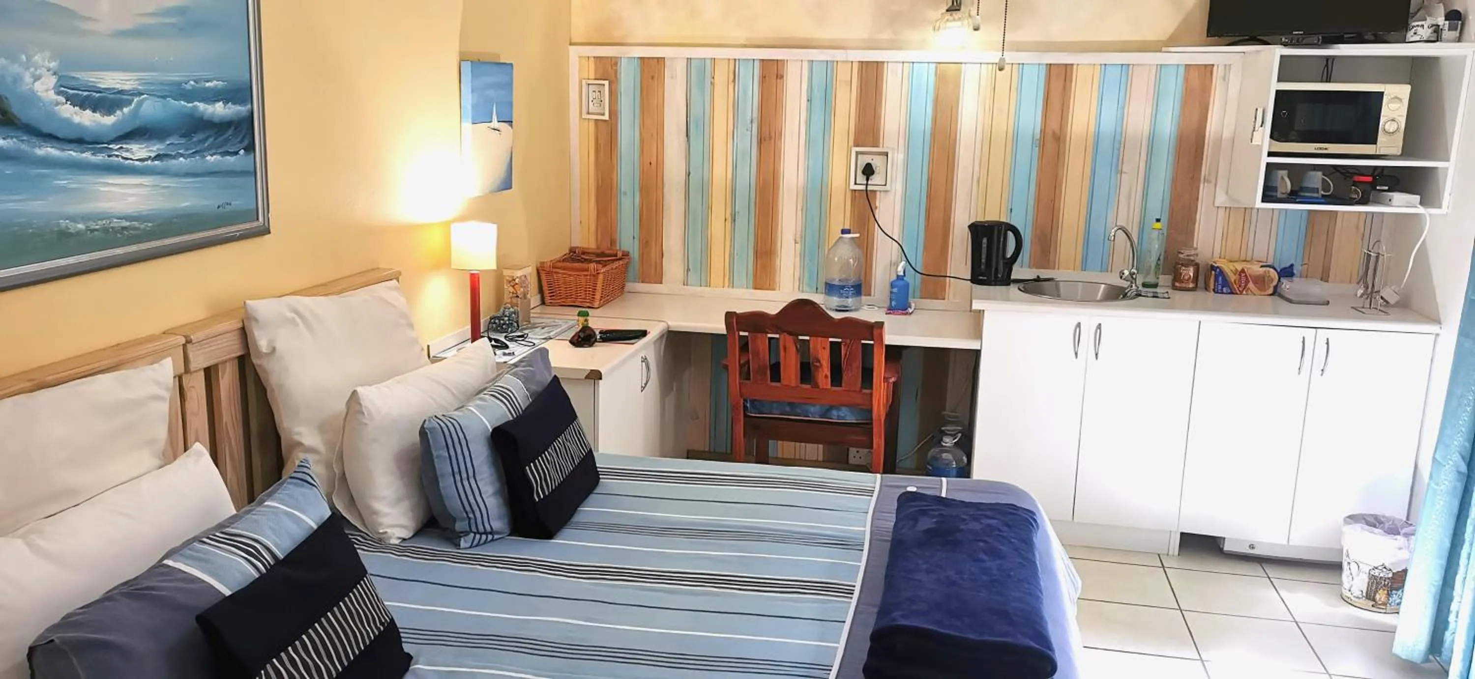 Photo of the whole room in Hoylake Inn