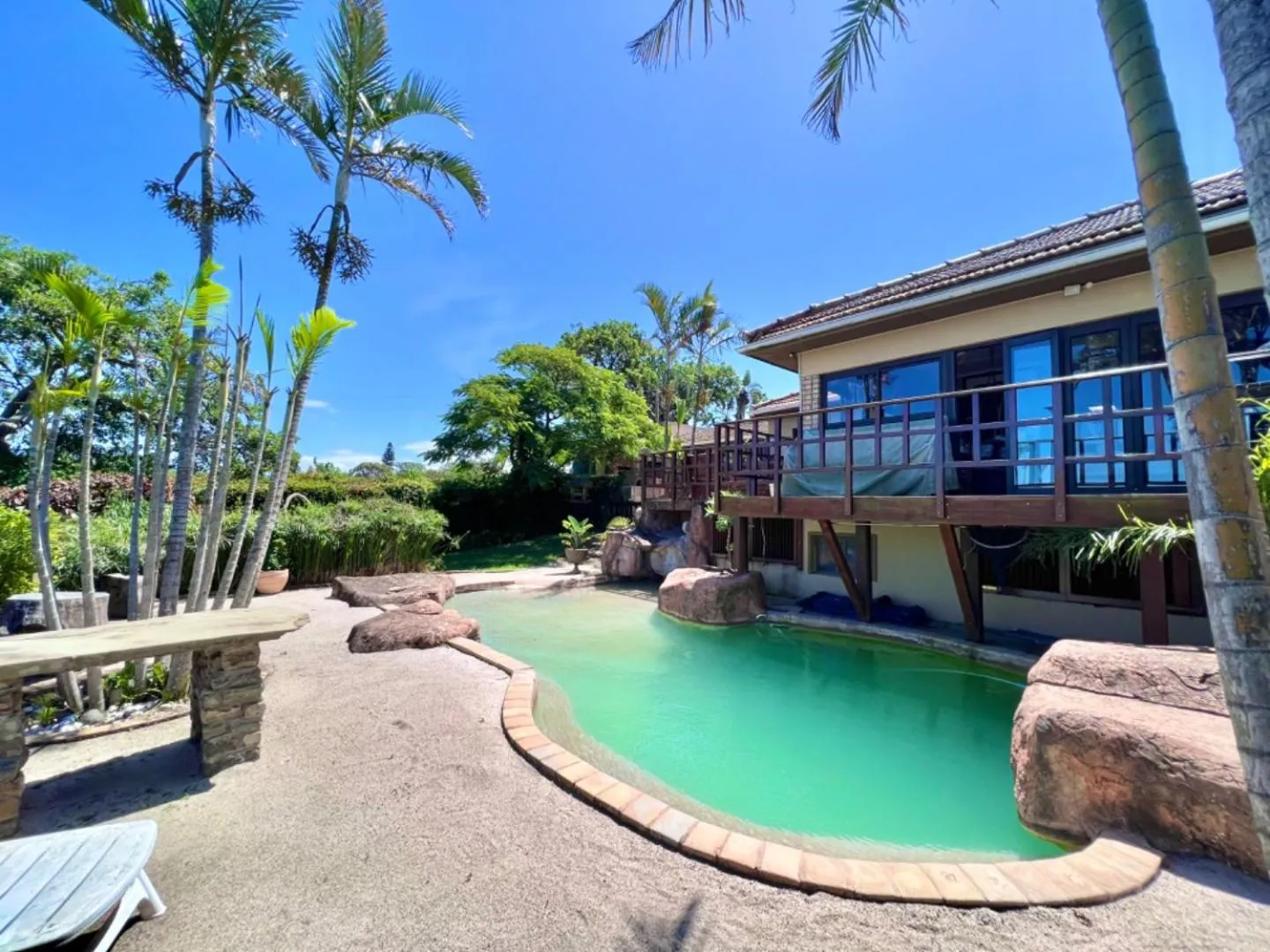 Property building in Hoylake Inn