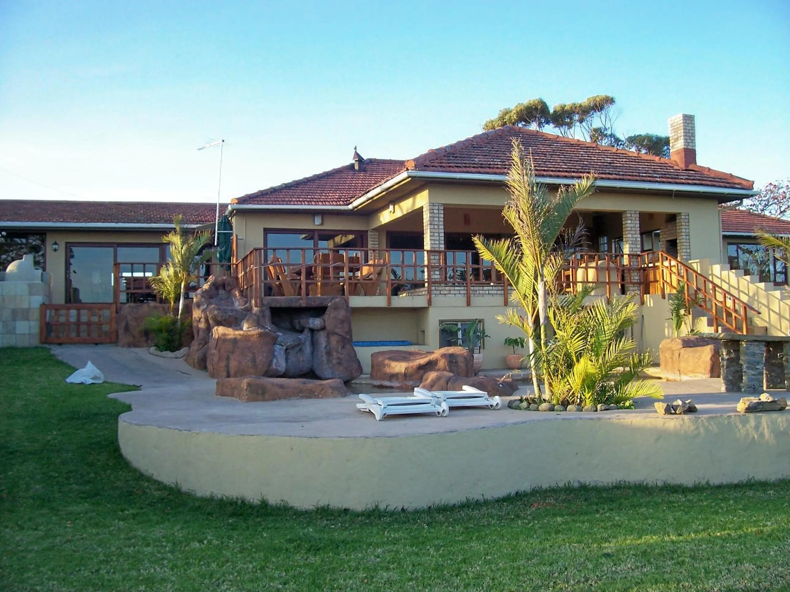 Patio in Hoylake Inn