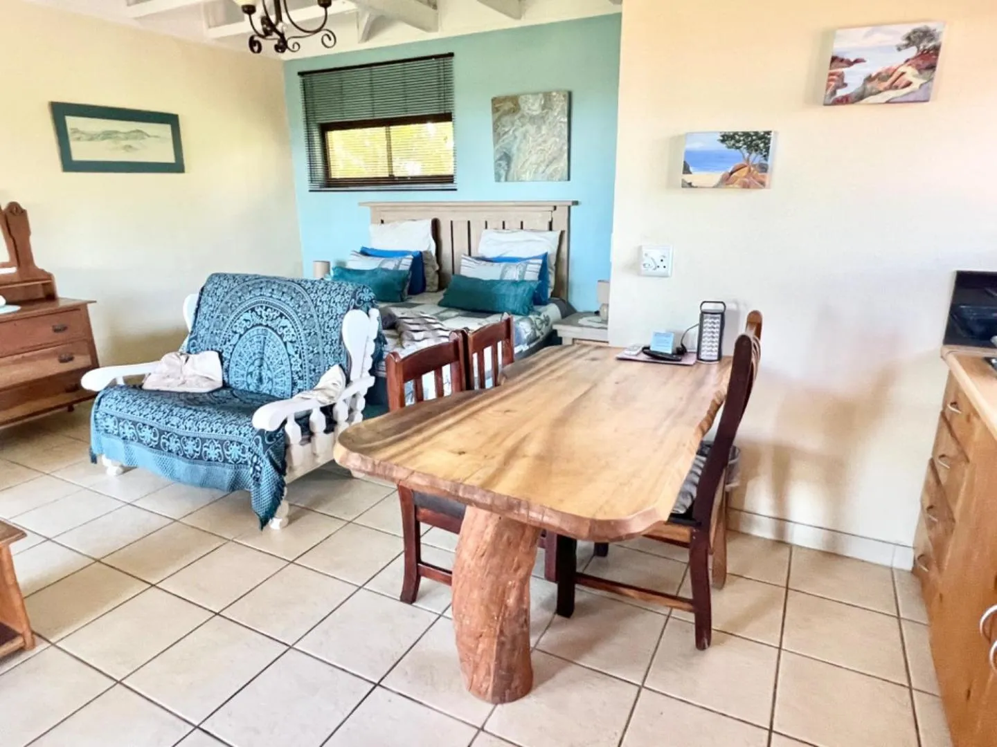 Dining area in Hoylake Inn