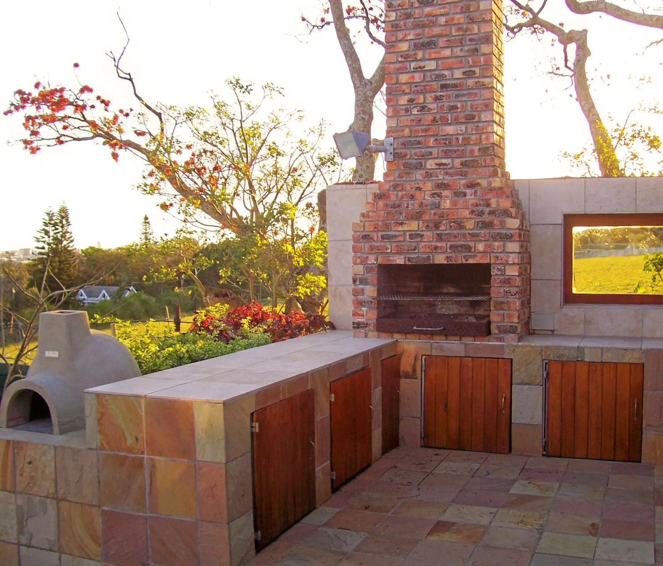Patio in Hoylake Inn