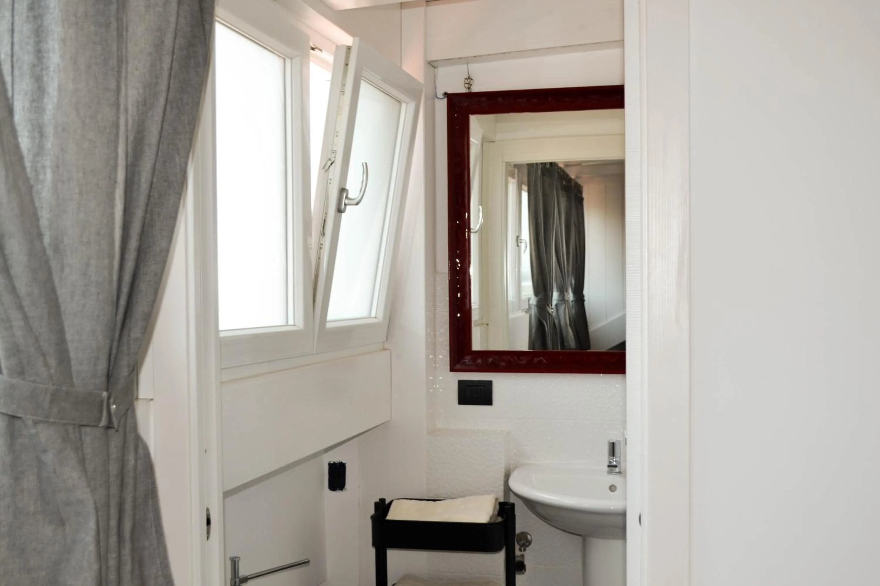 Internal: Not applicable to any particular room in Walter