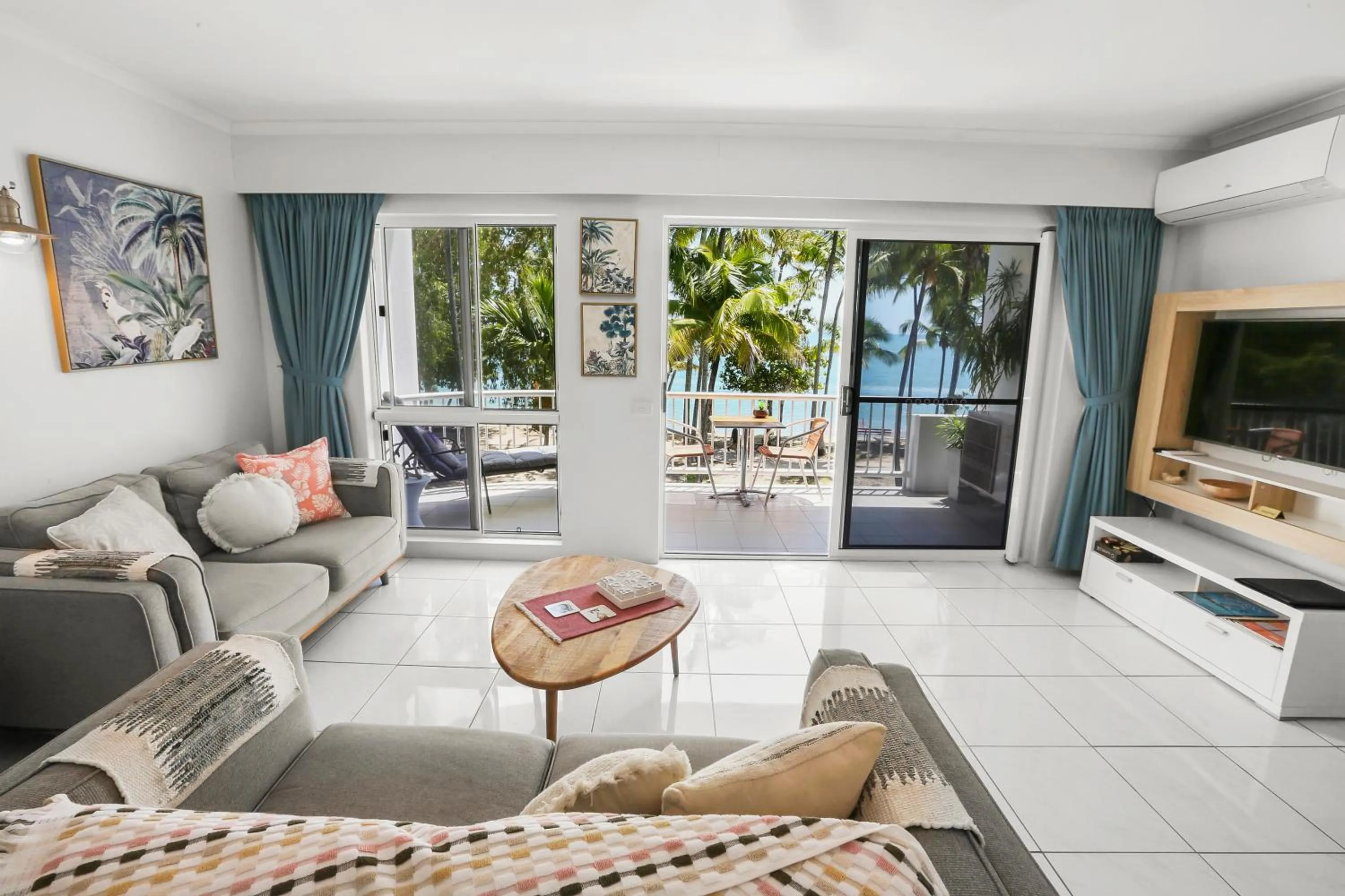 Living room in Agincourt Beachfront Apartments