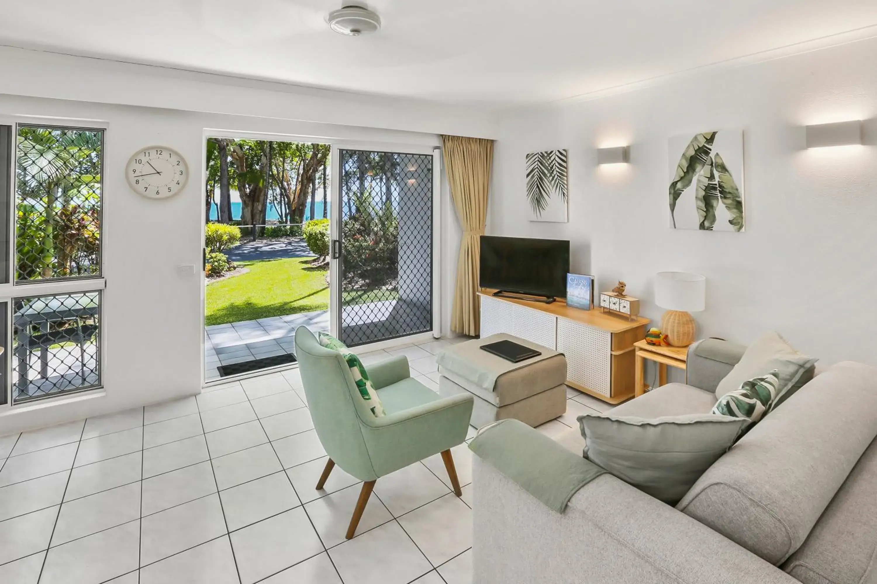 One-Bedroom Beachfront Apartment in Agincourt Beachfront Apartments One-Bedroom Beachfront Apartment in Agincourt Beachfront Apartments