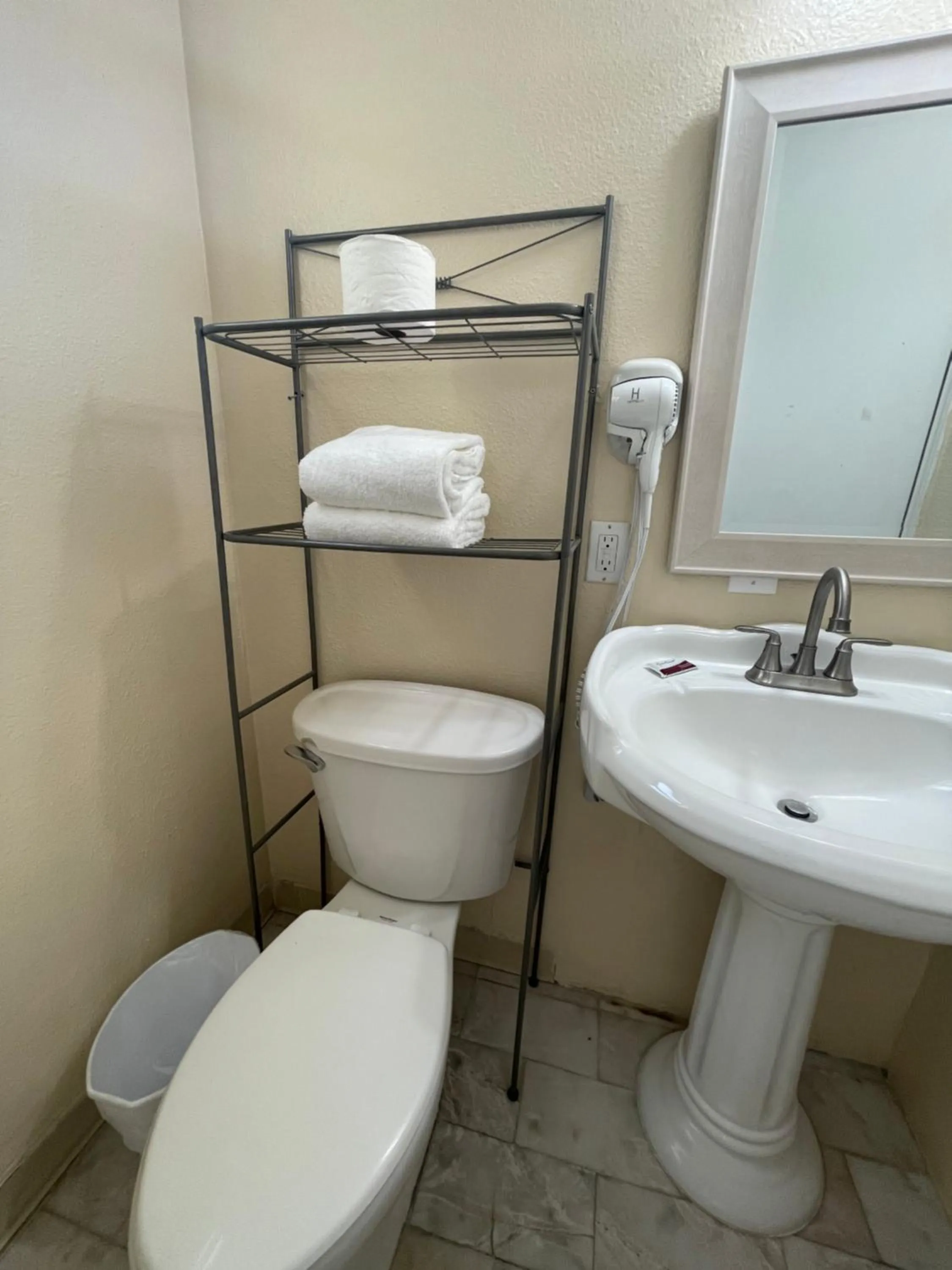 Bathroom in Southwind Inn