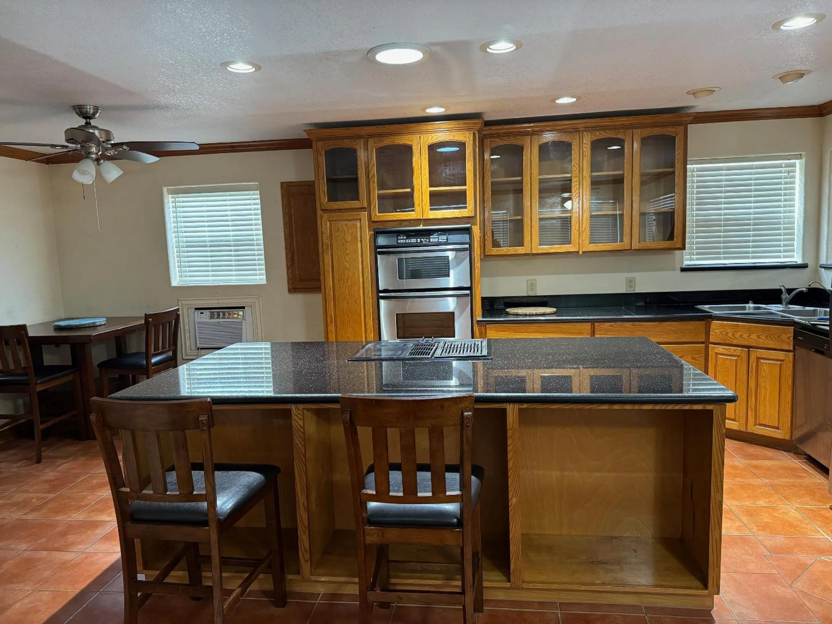 Kitchen or kitchenette in Southwind Inn
