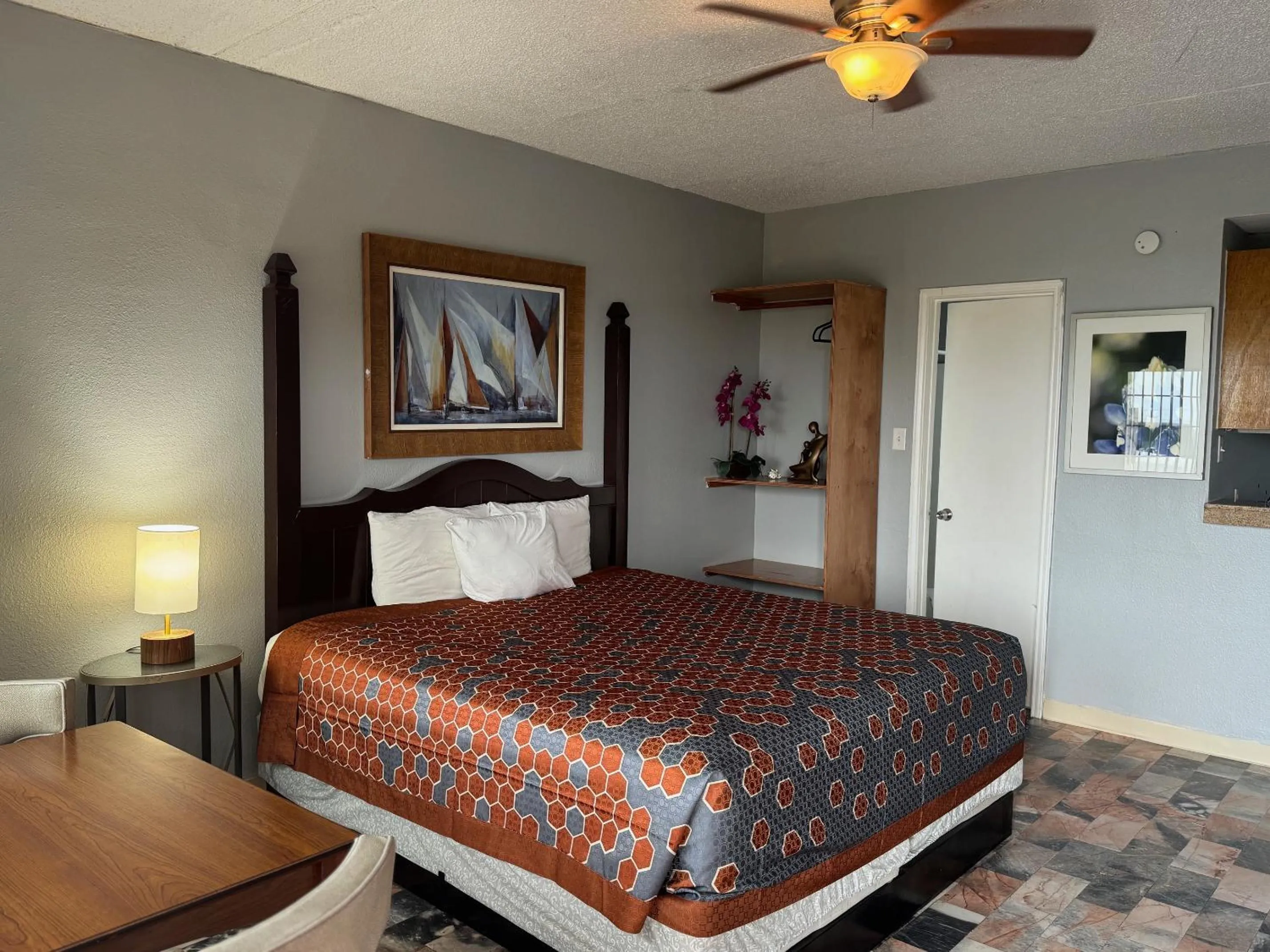 Bed in Southwind Inn