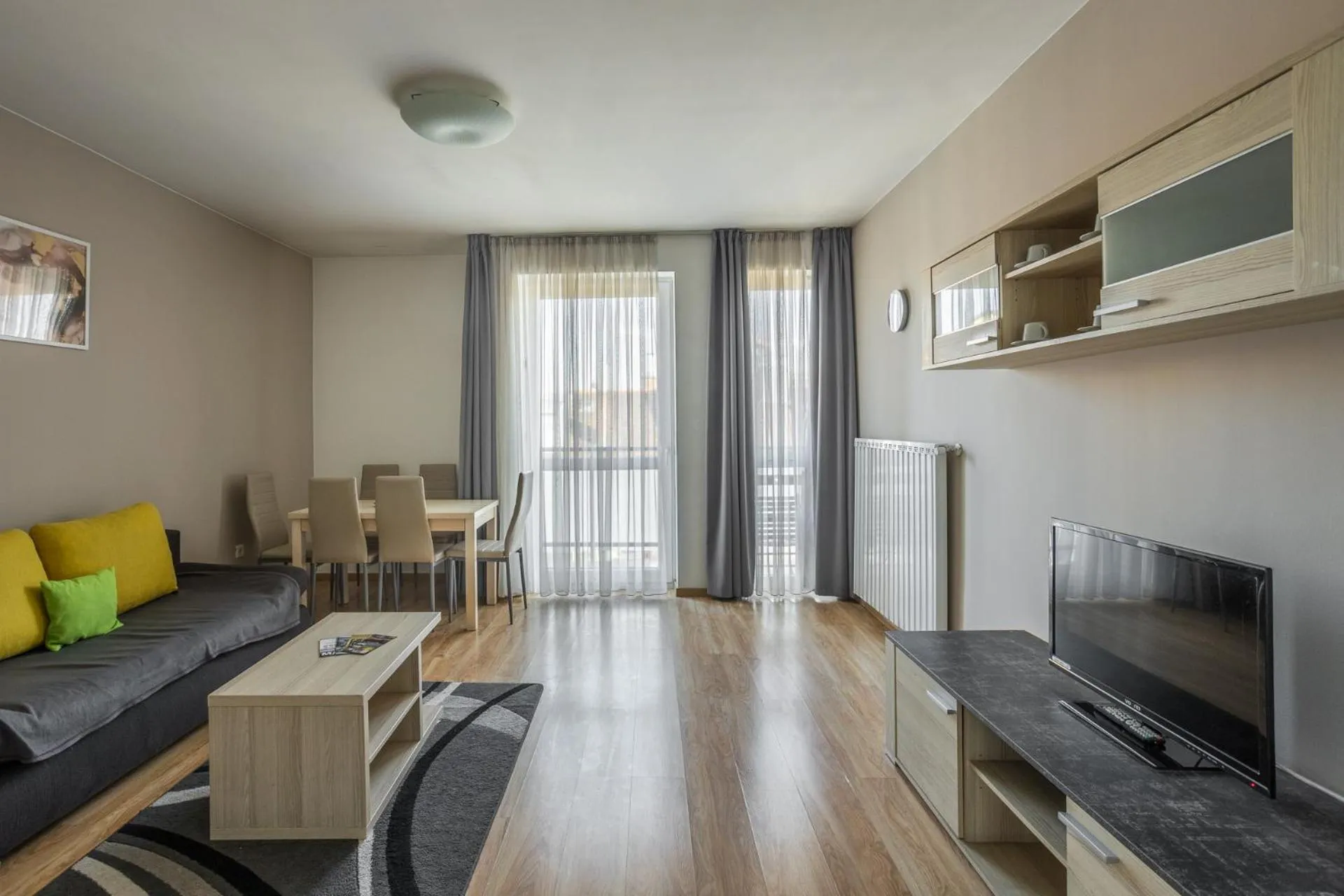 TV and multimedia in Corvin Plaza Apartments & Suites