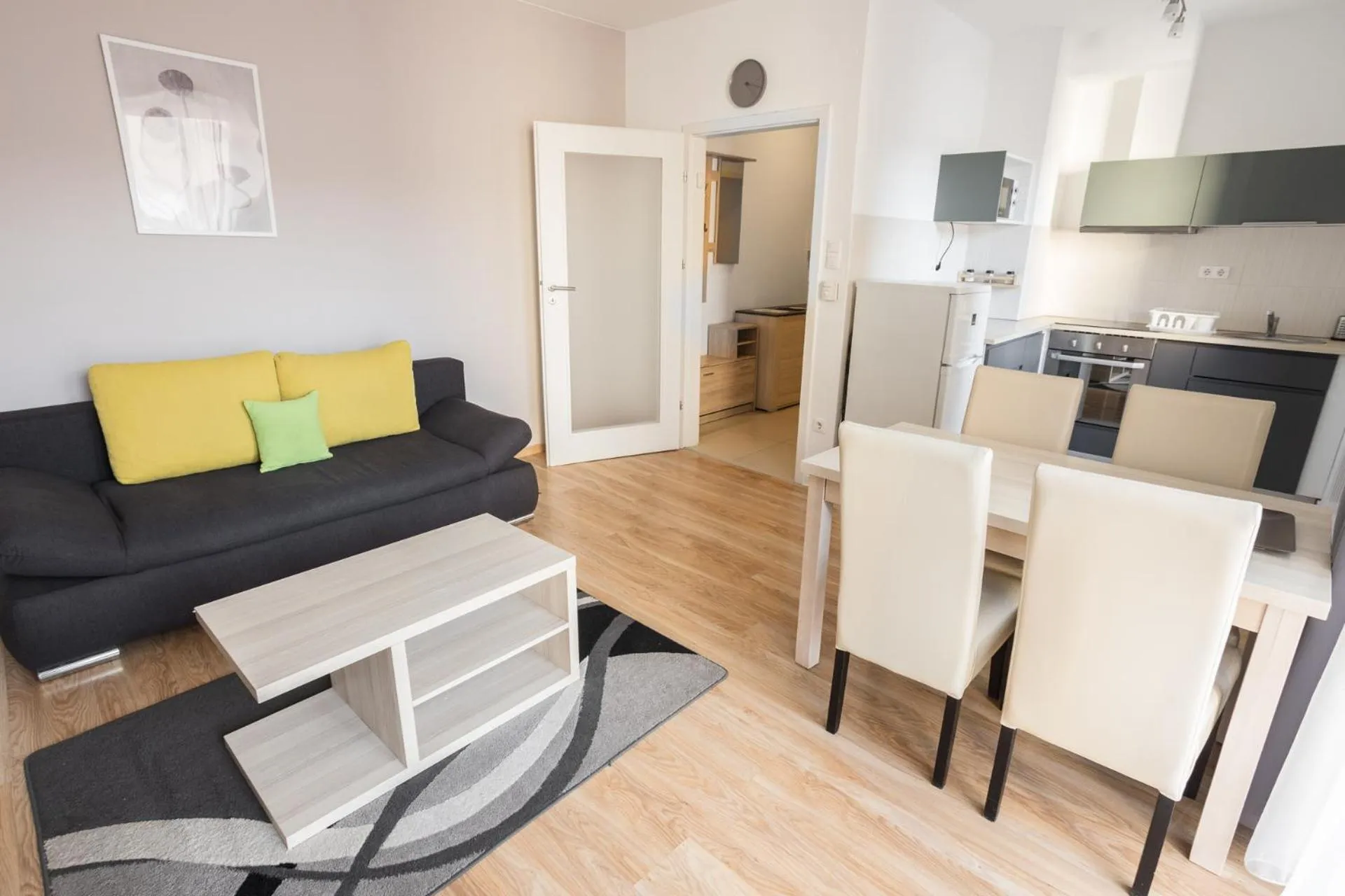 Living room in Corvin Plaza Apartments & Suites