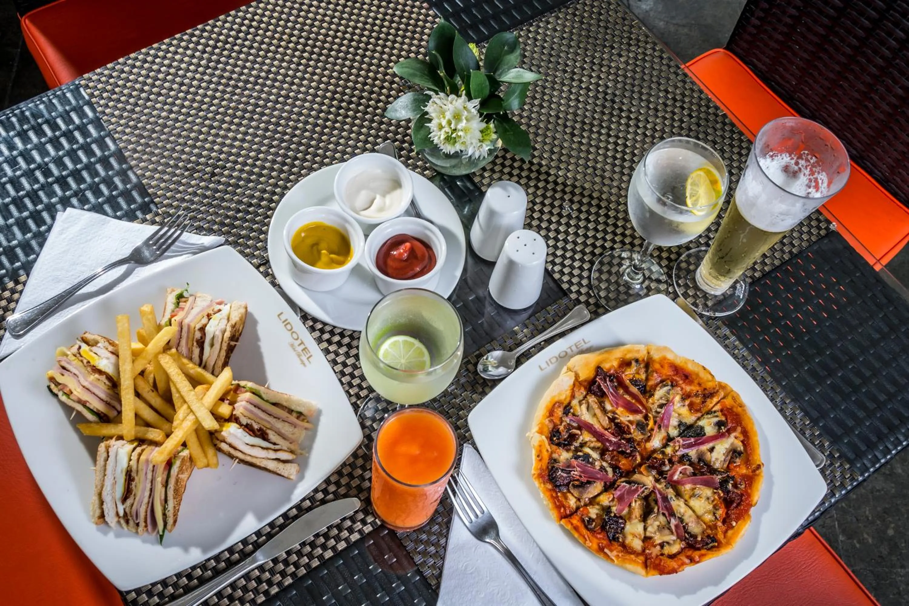 Restaurant/places to eat in Lidotel Valencia