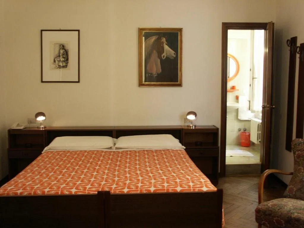 Bed in Albergo Corona