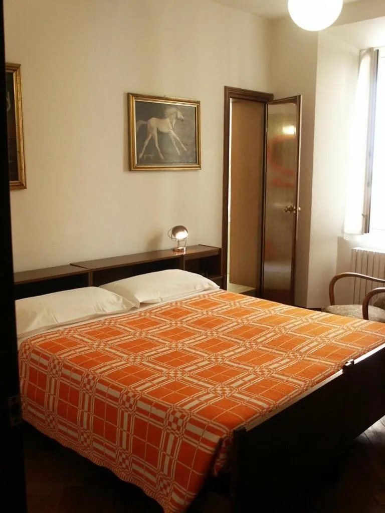 Bed in Albergo Corona