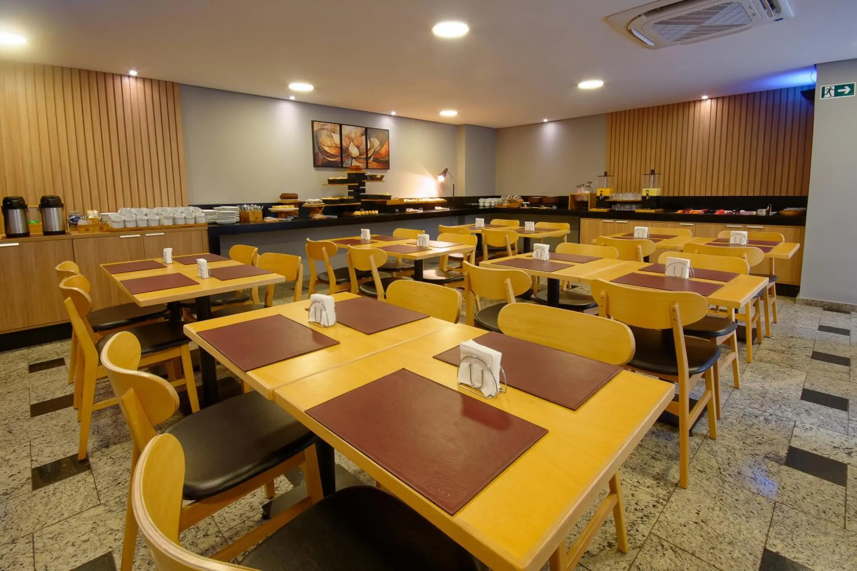 Restaurant/places to eat in Fênix Hotel Moema Restaurant/places to eat in Fênix Hotel Moema