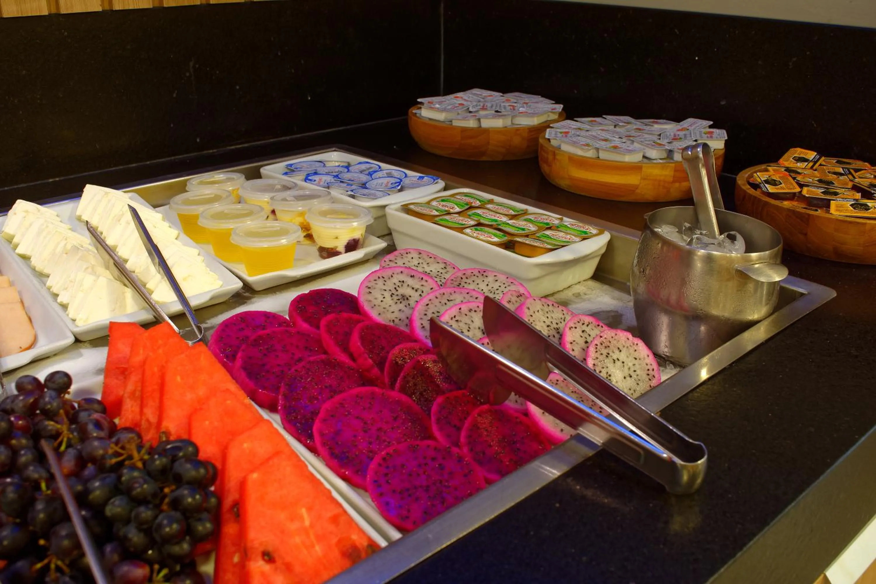 Buffet breakfast in Fênix Hotel Moema