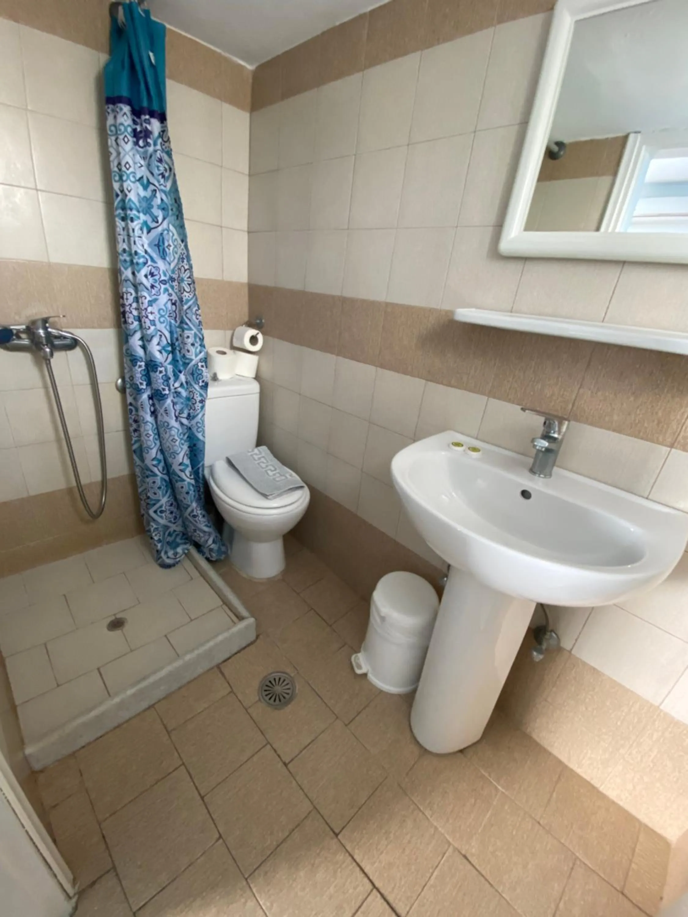 Shower in Stella Nomikou Apartments