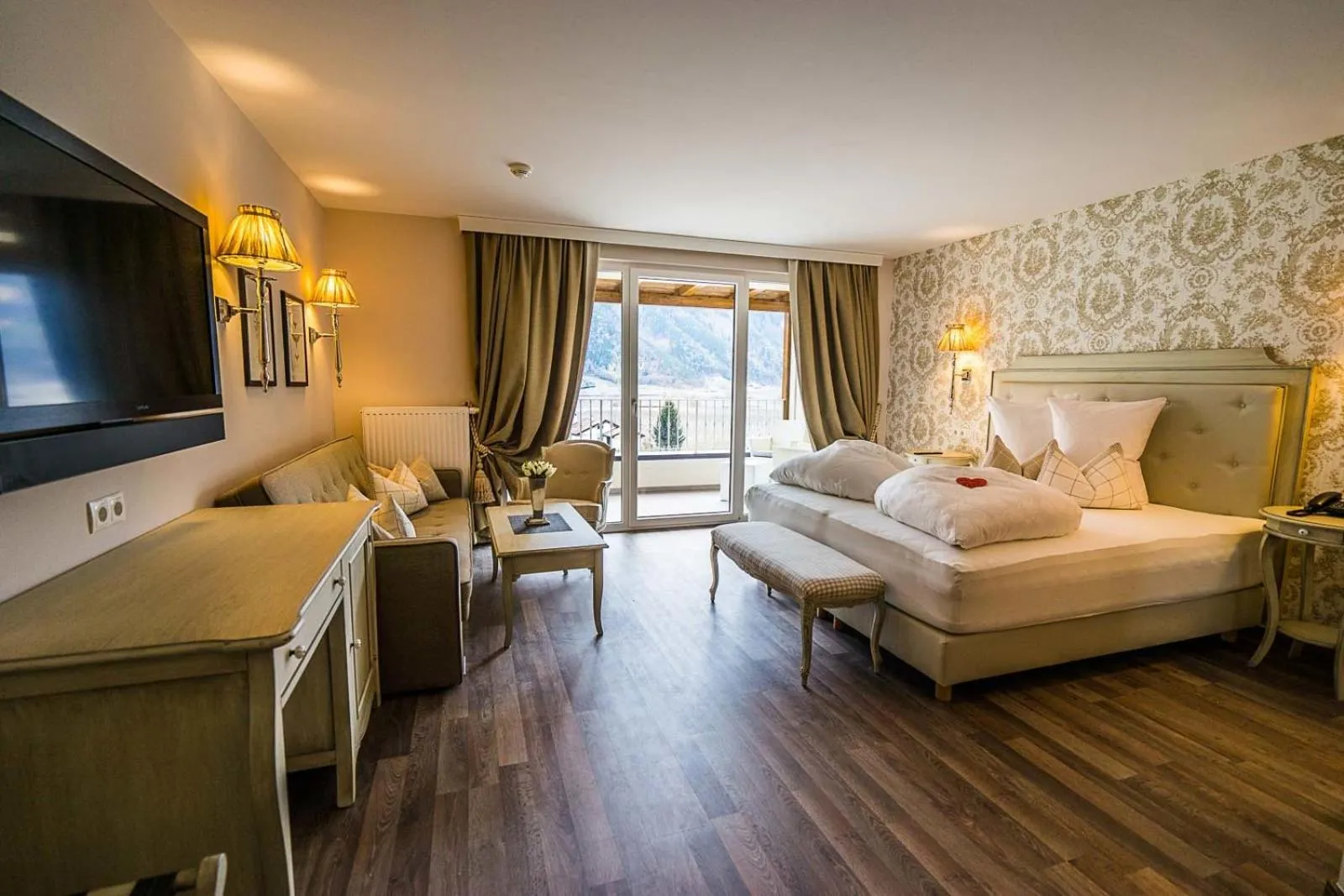 Photo of the whole room, Bed in Hotel Rössl