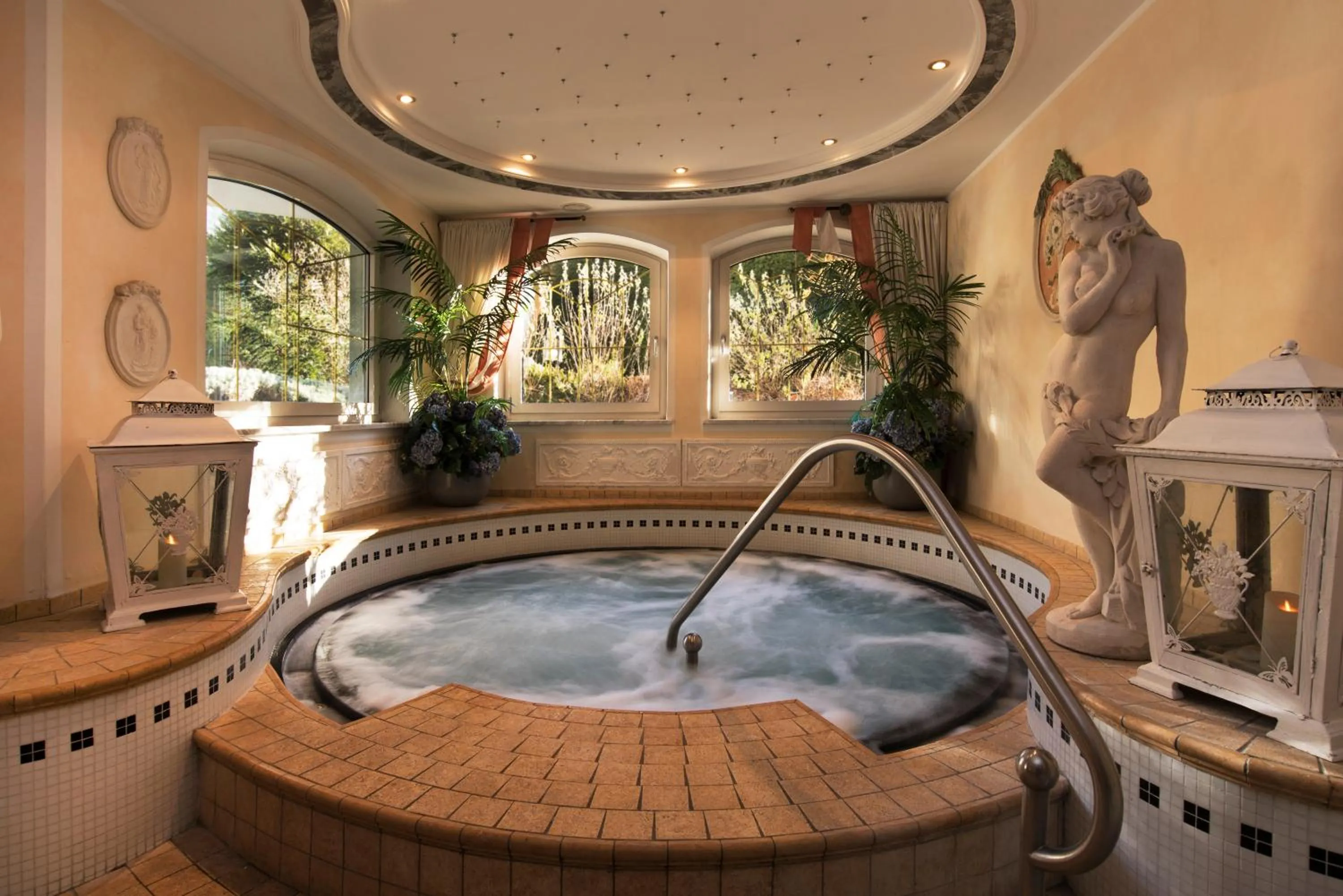 Hot Tub in Hotel Rössl