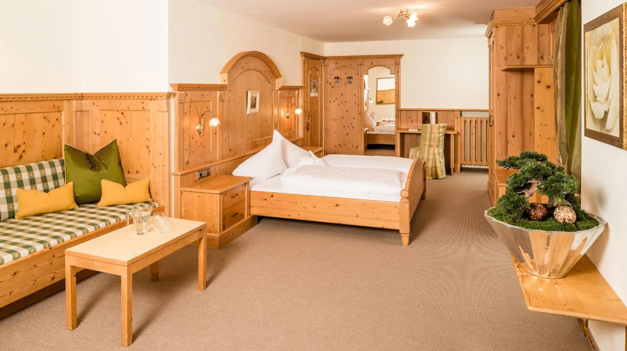 Bedroom, Bed in Hotel Rössl