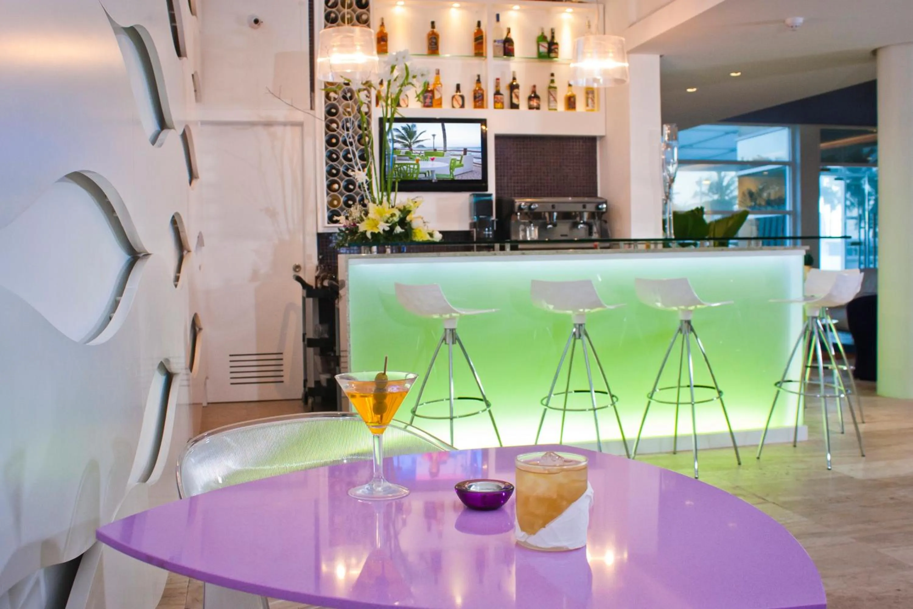 Lounge or bar in Agua Dorada Beach Hotel By Lidotel