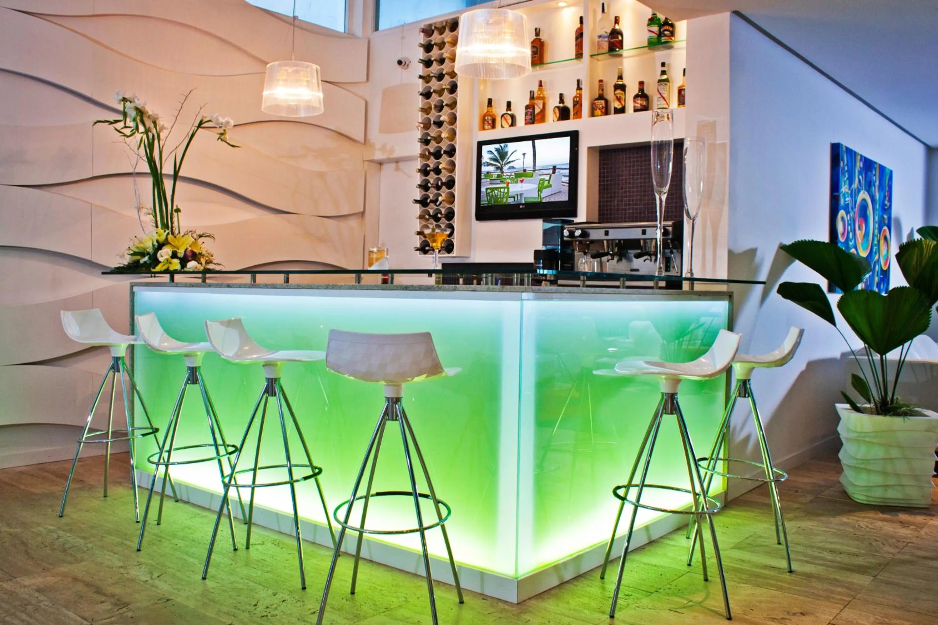 Lounge or bar in Agua Dorada Beach Hotel By Lidotel