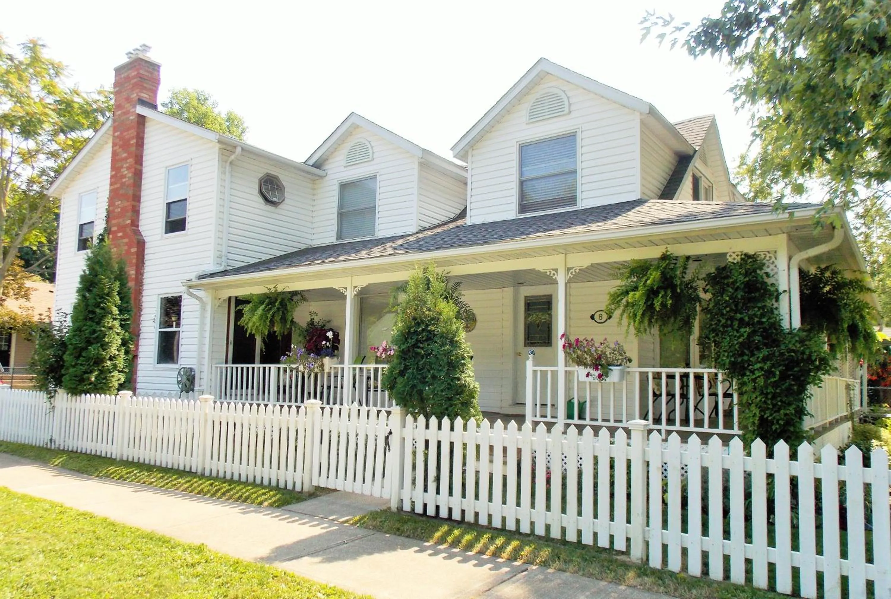 Street view in Finlay House Bed and Breakfast Niagara - on - the - Lake