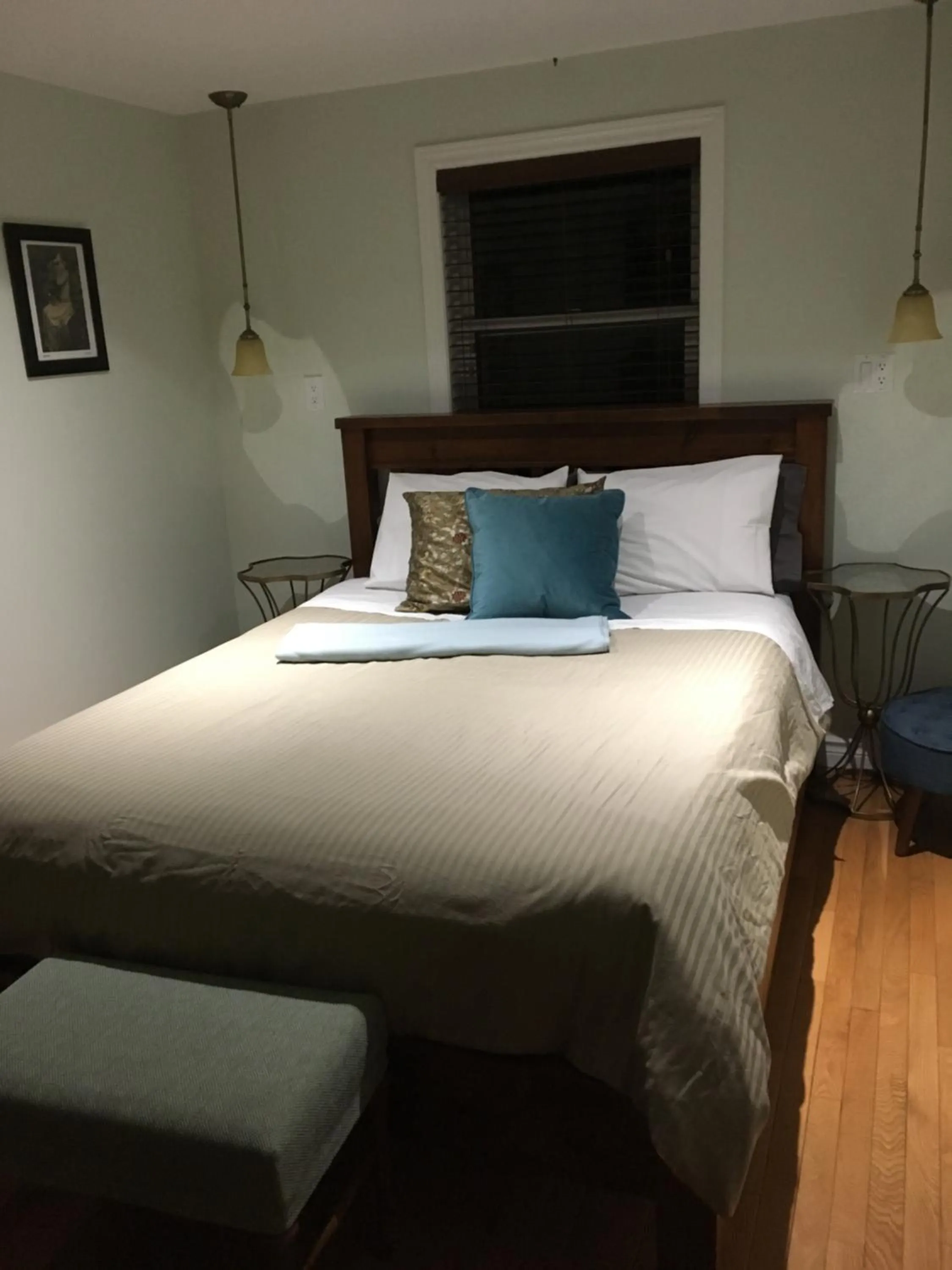 Photo of the whole room, Bed in Finlay House Bed and Breakfast Niagara - on - the - Lake