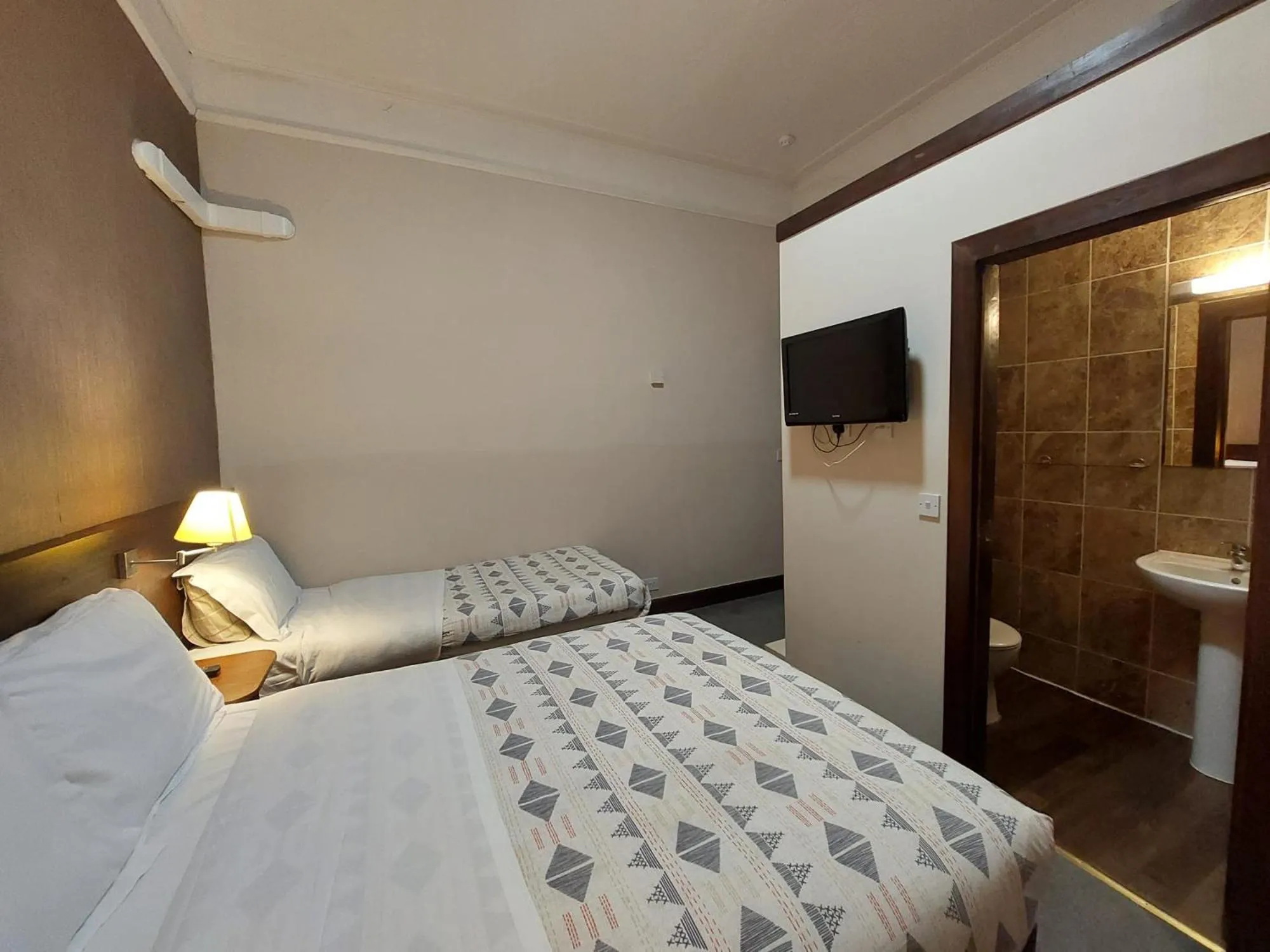 Bed in Edinburgh House Hotel