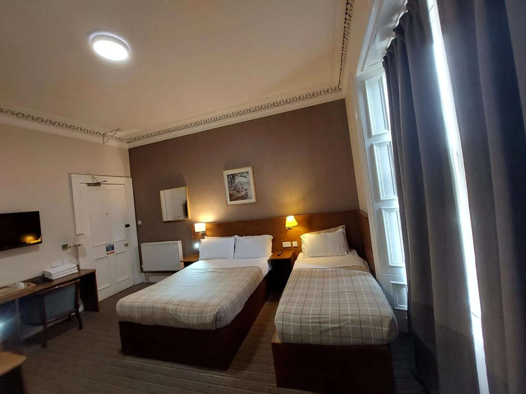 Bed in Edinburgh House Hotel