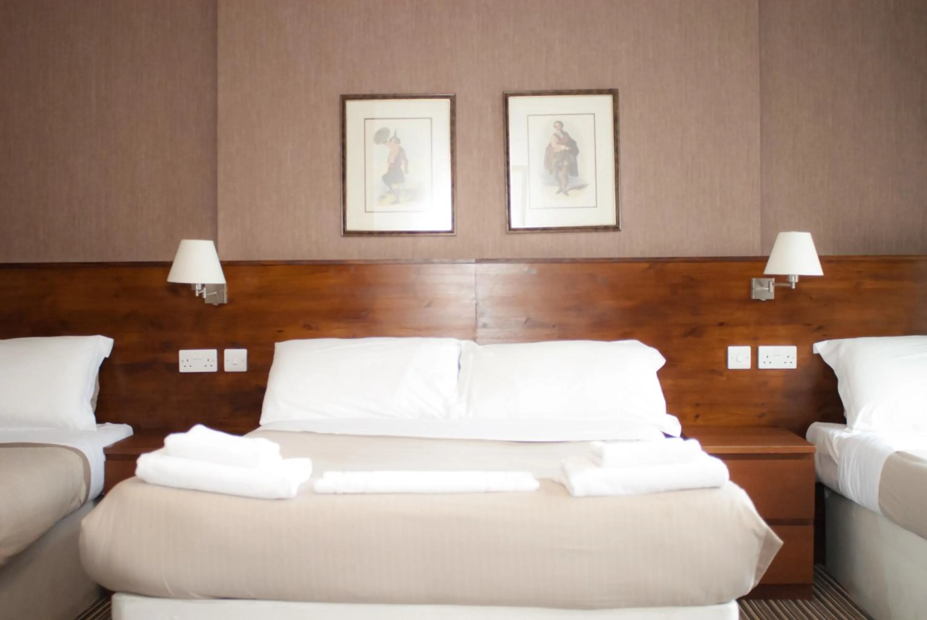 Bed in Edinburgh House Hotel