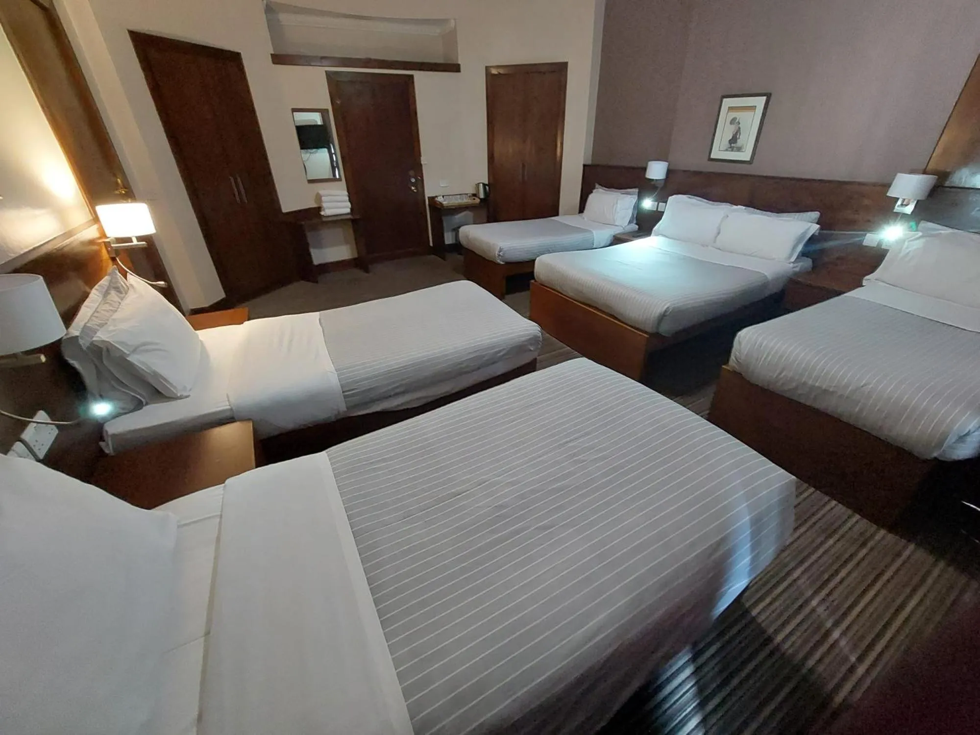 Bed in Edinburgh House Hotel