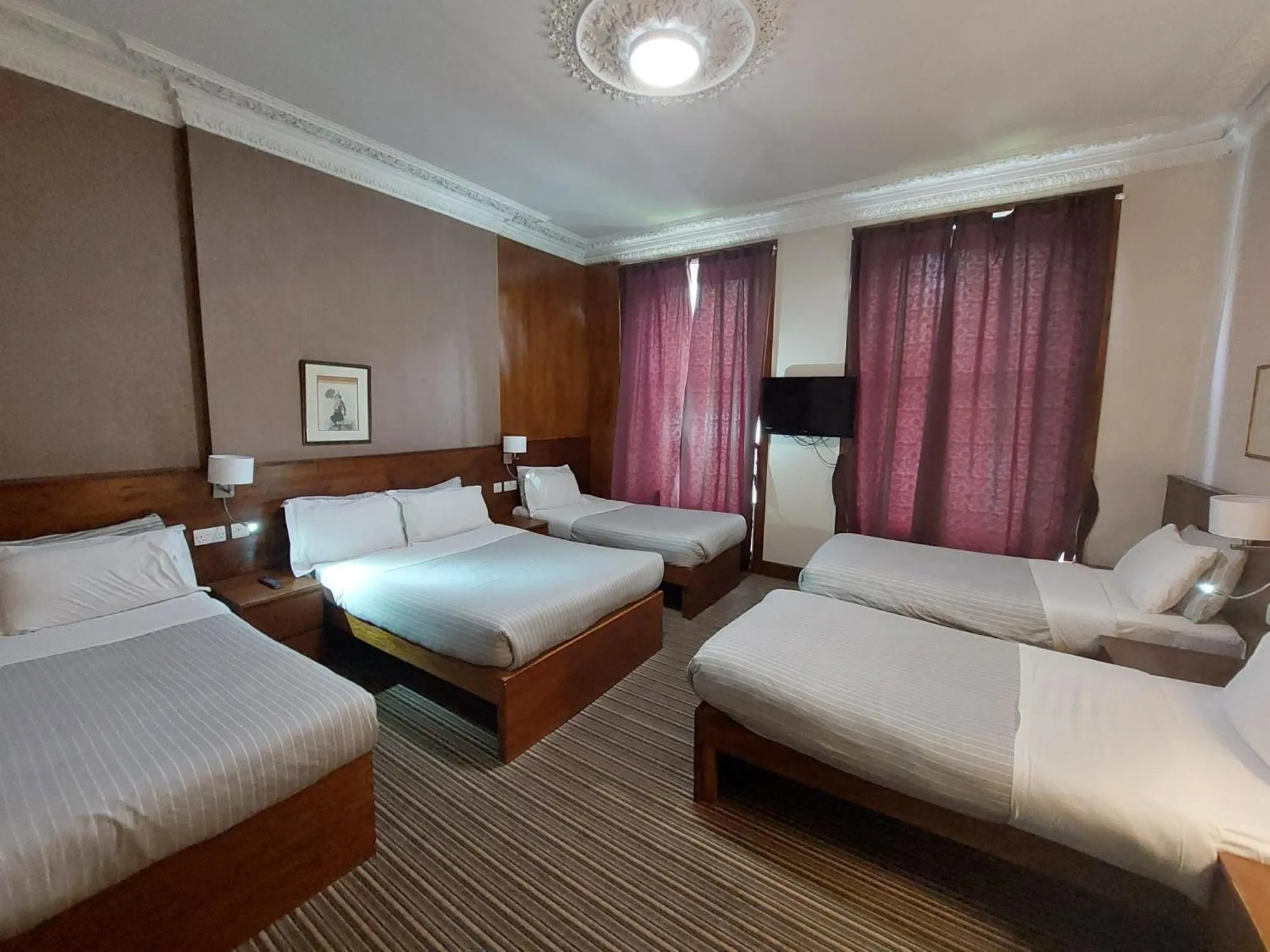 Bed in Edinburgh House Hotel