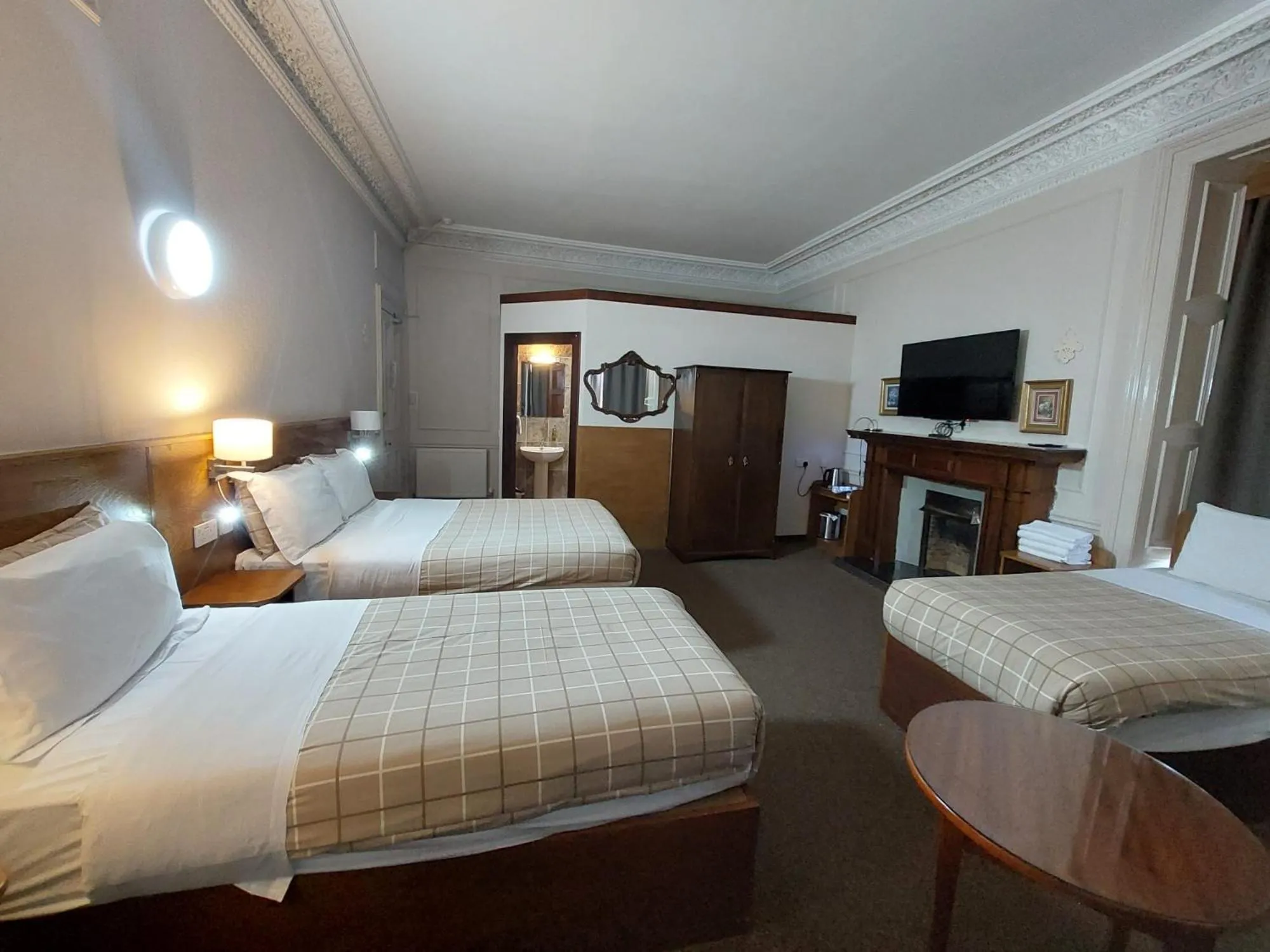 Bed in Edinburgh House Hotel