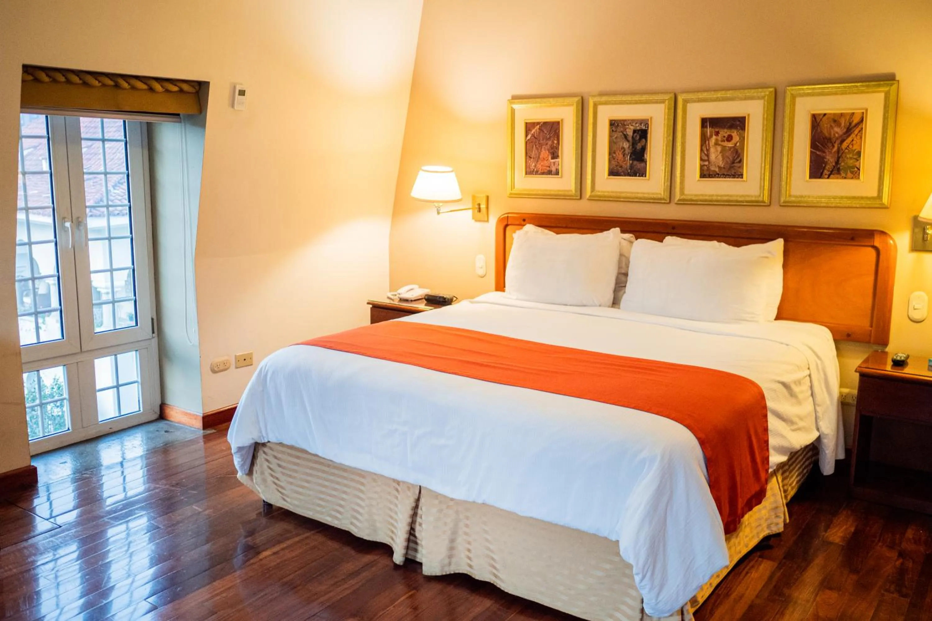 Bedroom, Bed in Hotel San Carlos