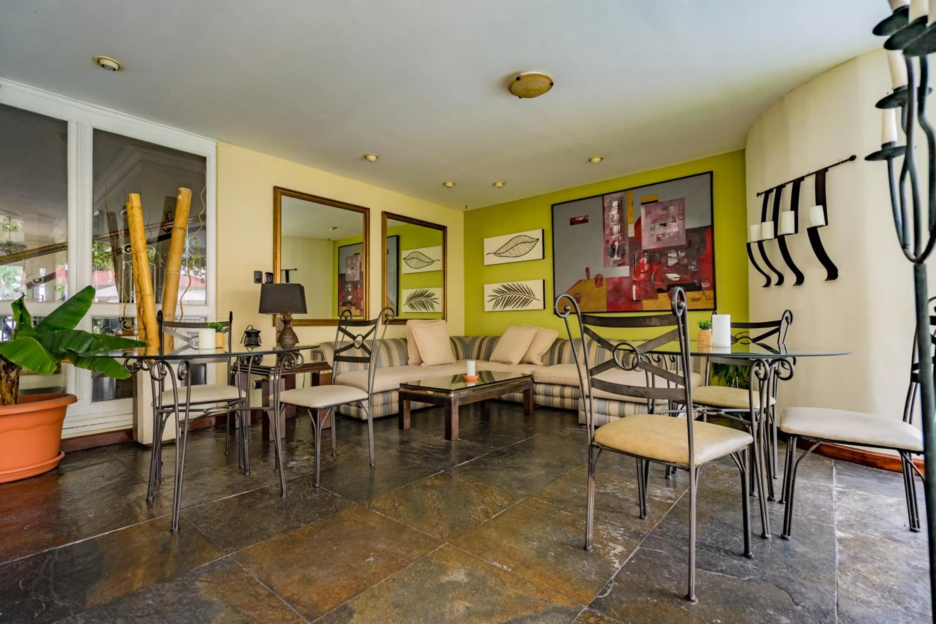 Restaurant/places to eat in Hotel San Carlos