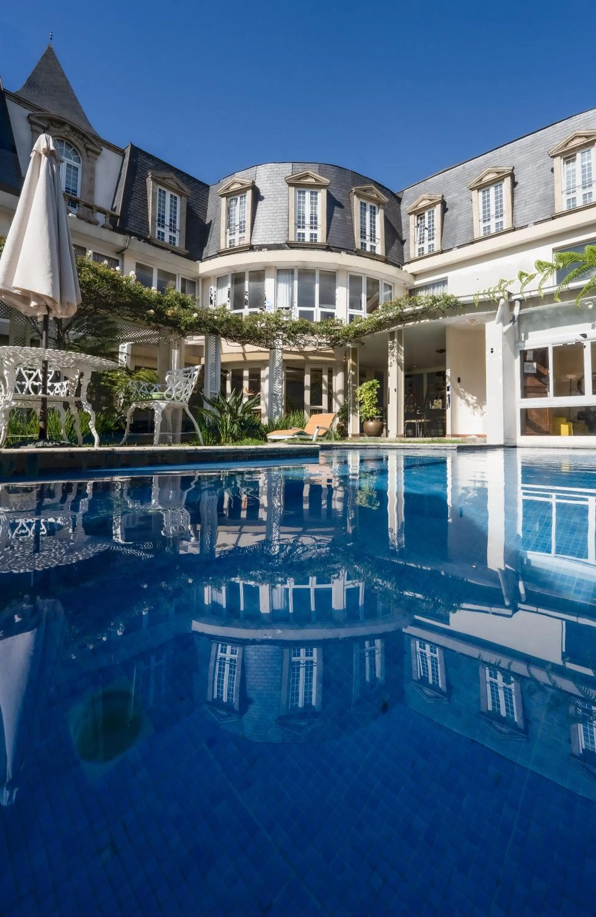 Swimming pool in Hotel San Carlos