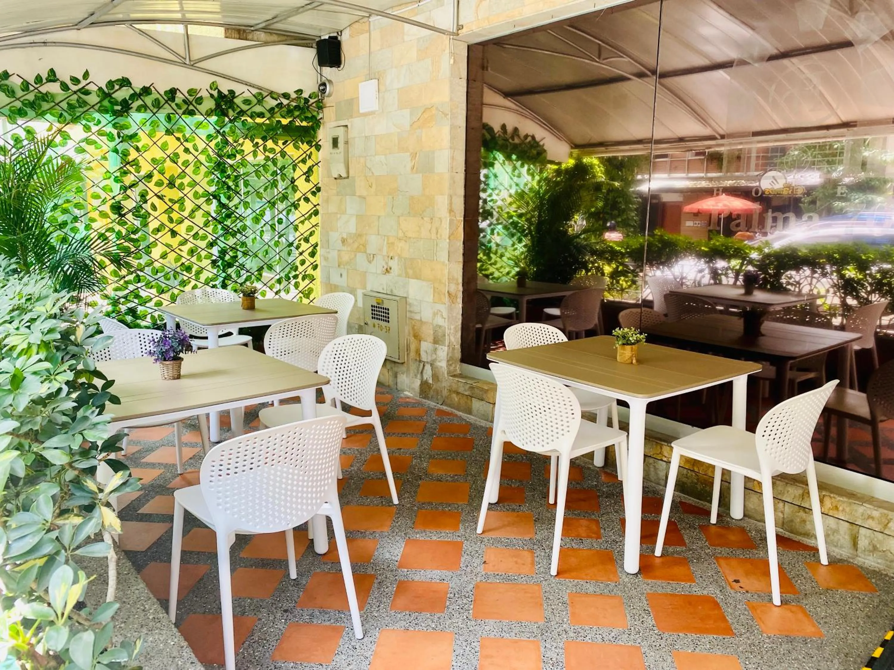 Restaurant/places to eat in Hotel Palma 70