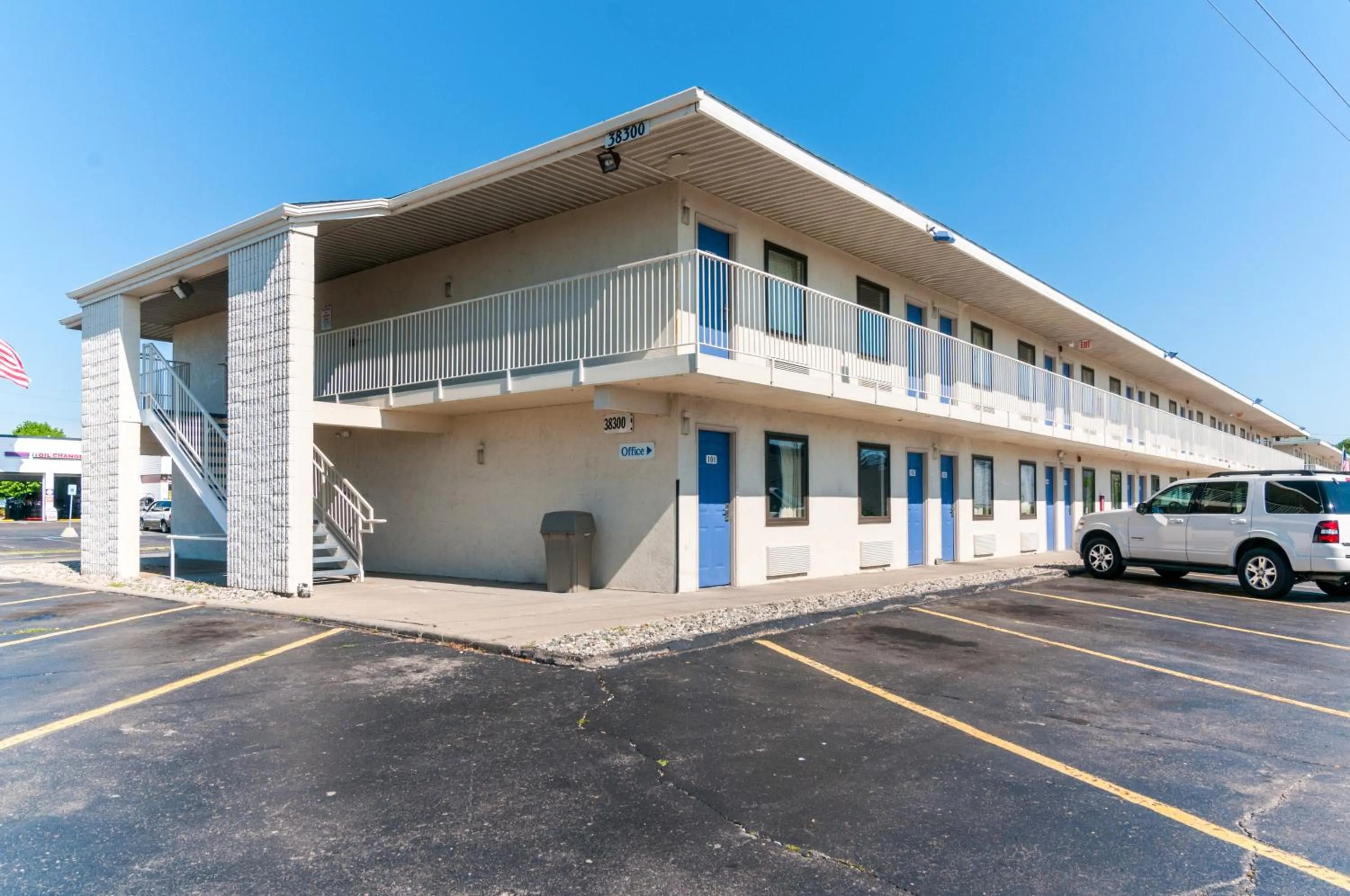 Facade/entrance in Motel 6-Farmington Hills, MI - Northwest - Farmington Hills