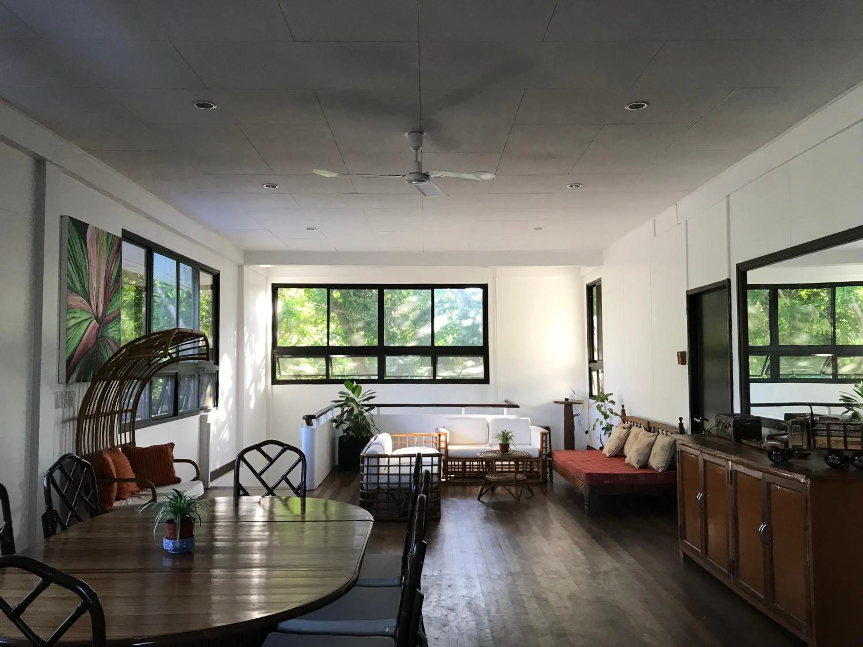 Communal lounge/ TV room in Balay 8 Suites