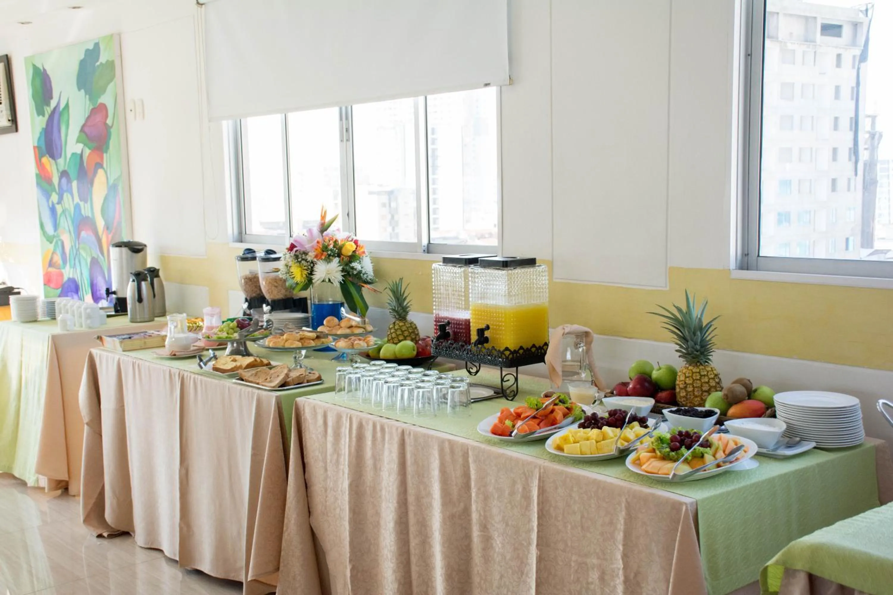 Buffet breakfast in Hotel La Serrania Bucaramanga