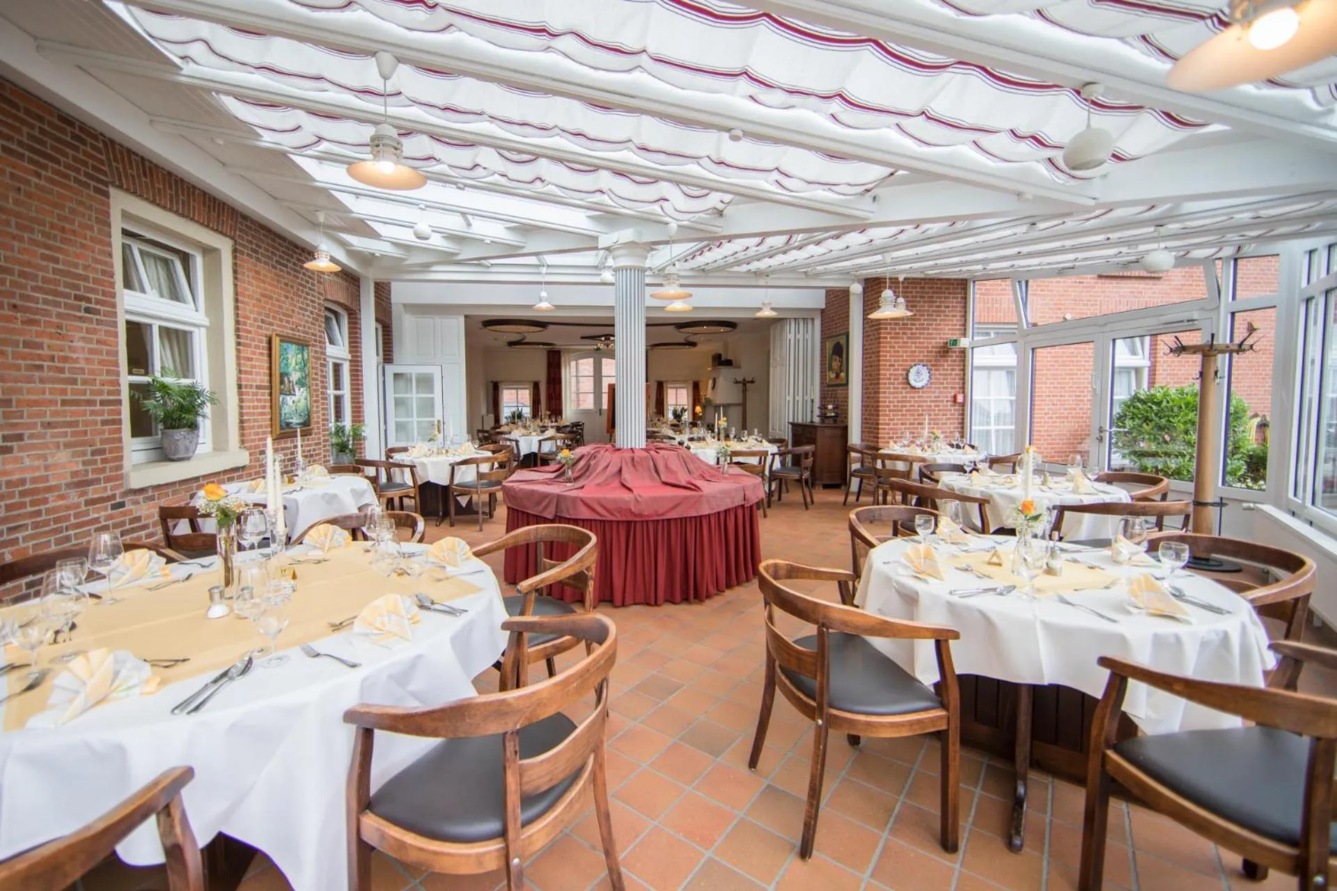 Restaurant/places to eat in Altes Landhaus