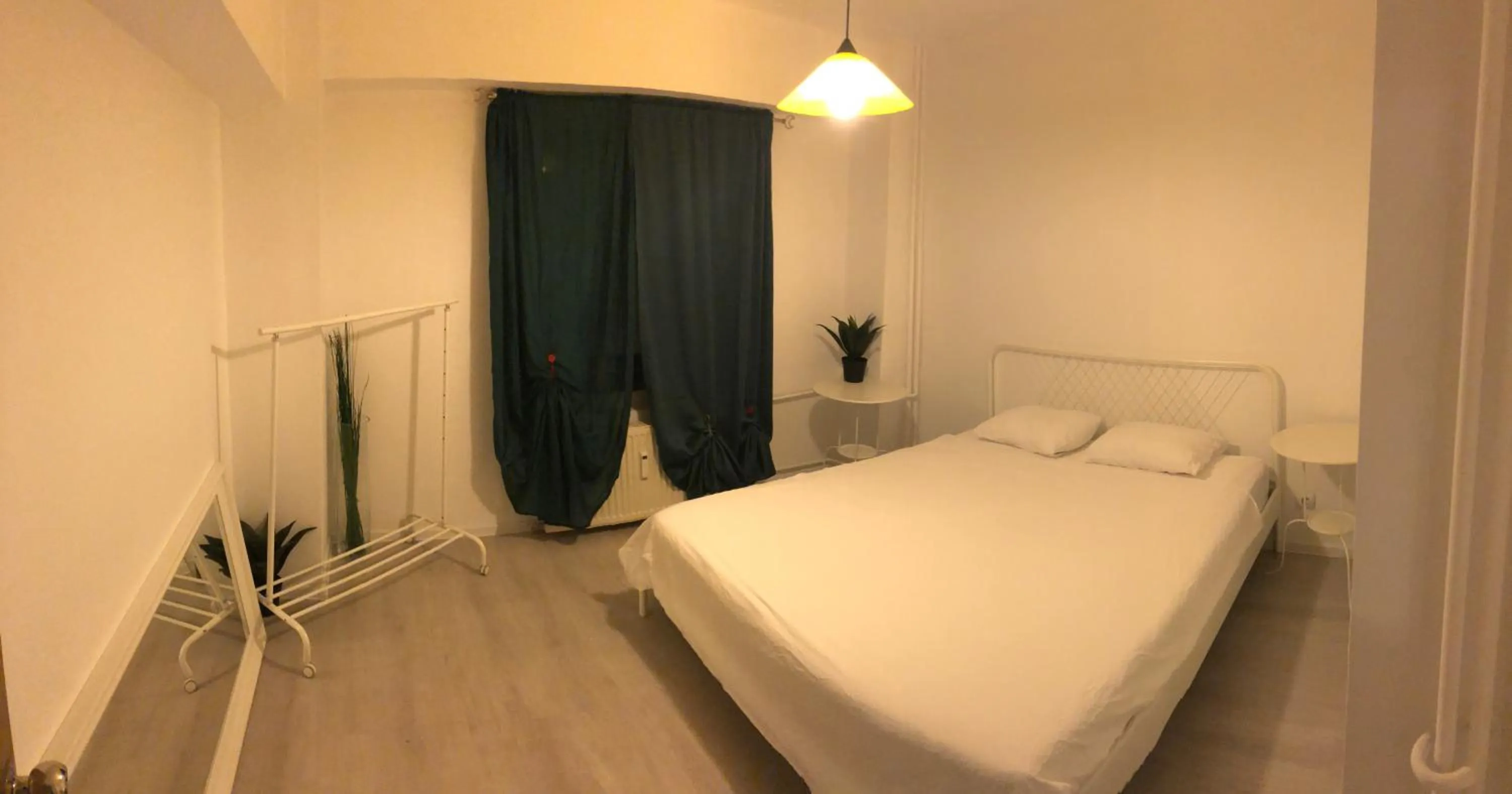 Bed in Green Apartment 59