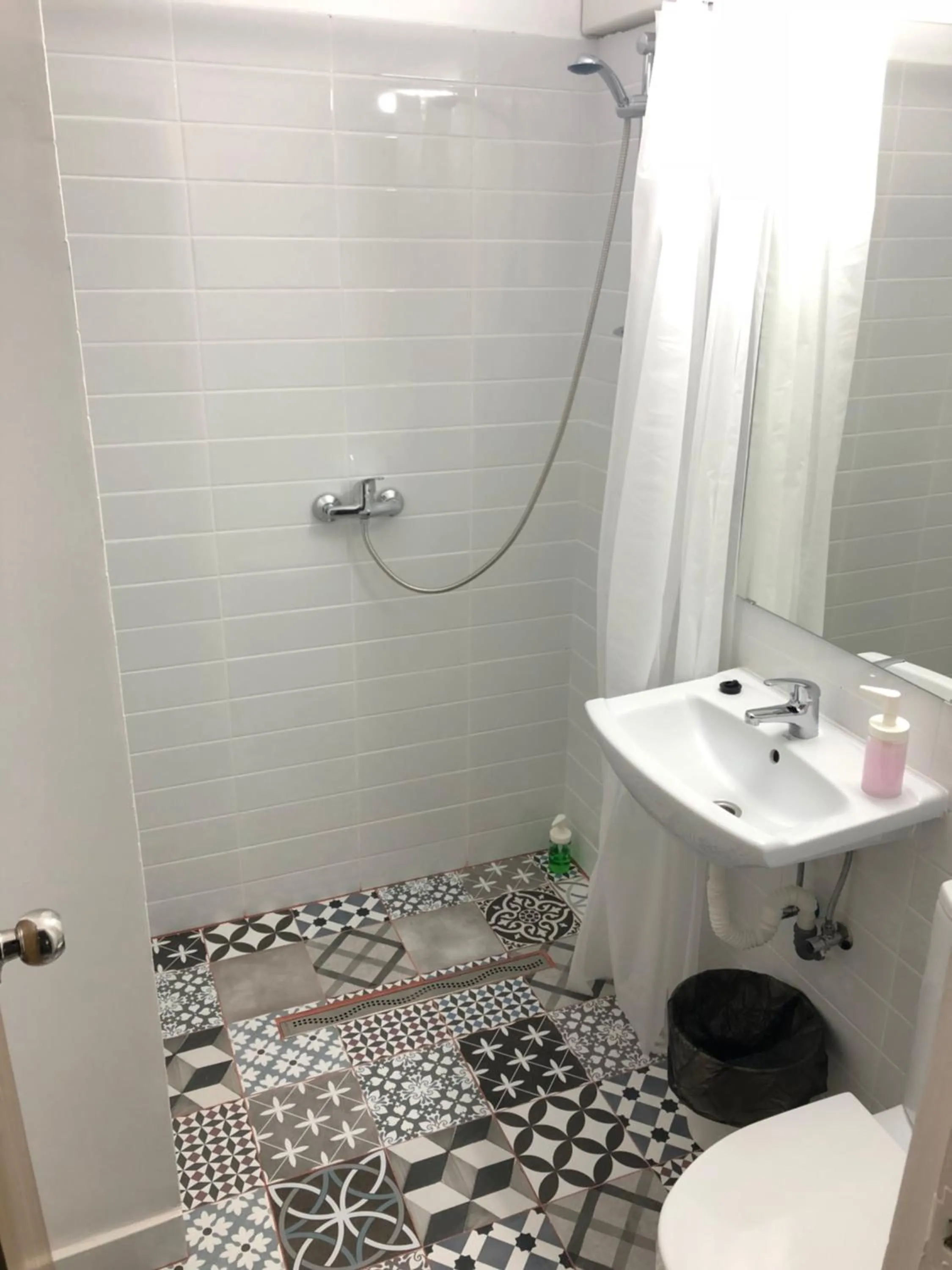 Shower in Green Apartment 59