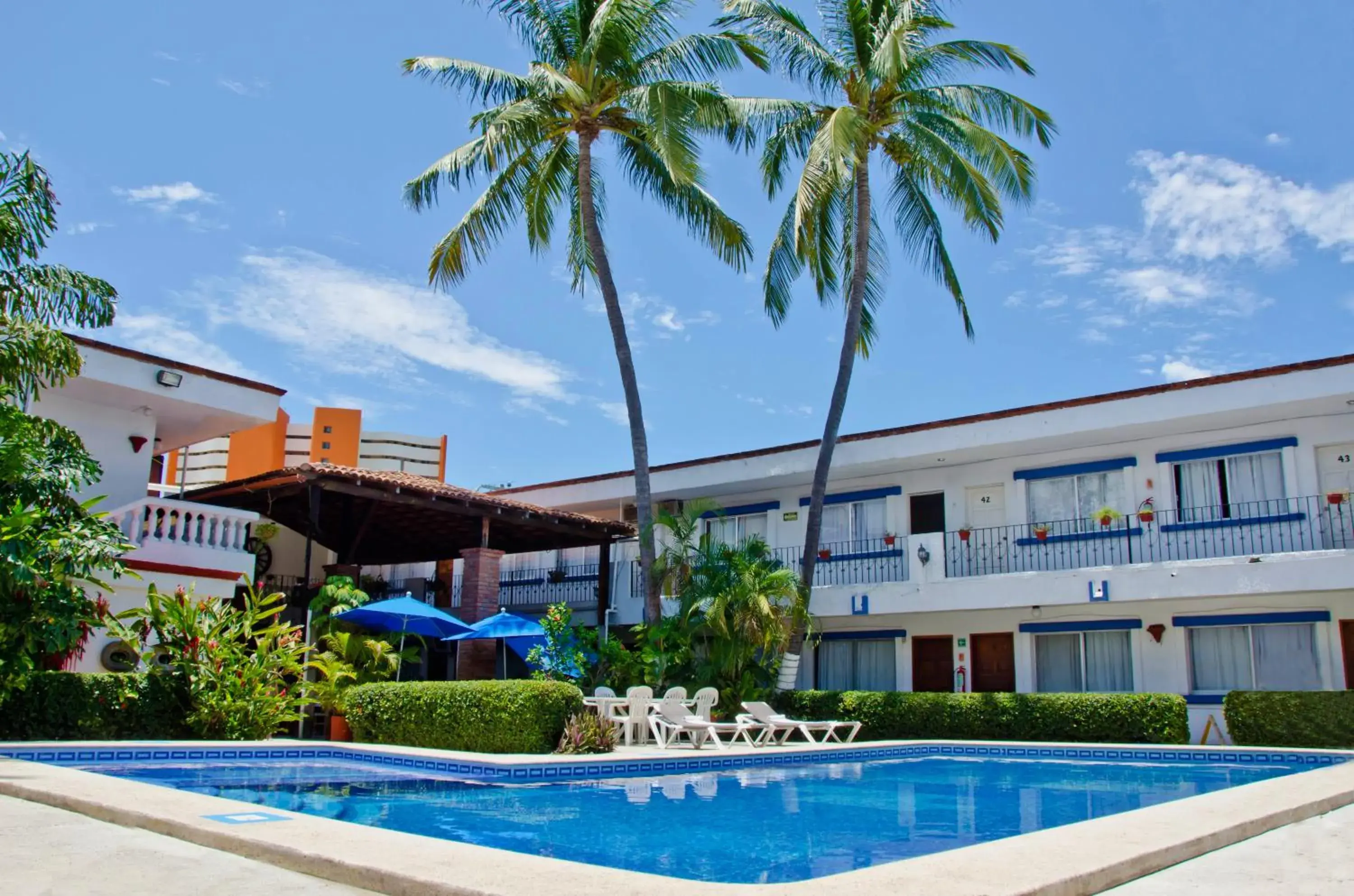 Swimming pool in Hotel Hacienda Vallarta - Playa Las Glorias Swimming pool in Hotel Hacienda Vallarta - Playa Las Glorias