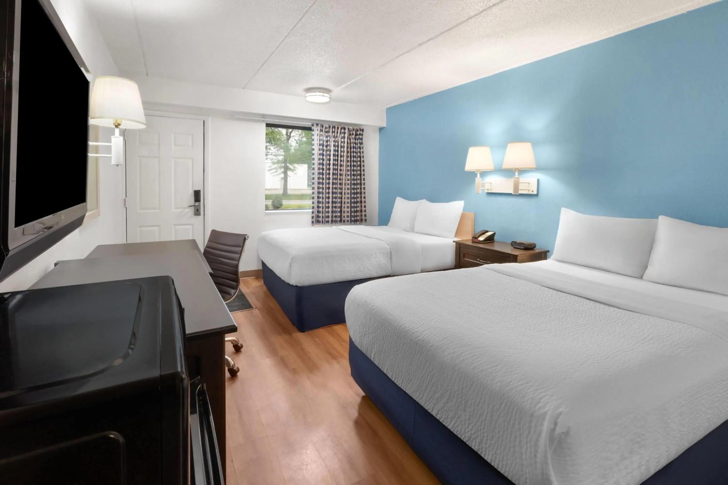 Photo of the whole room, Bed in Travelodge by Wyndham Madison Heights MI